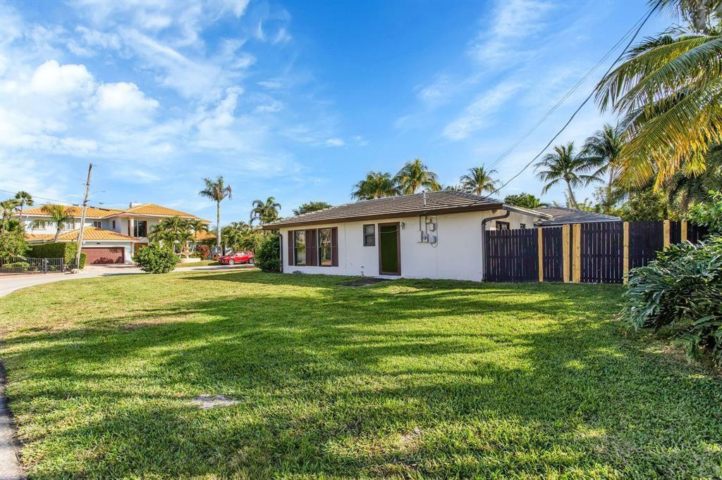 24 Castle Hbr Fort Lauderdale, FL 33308