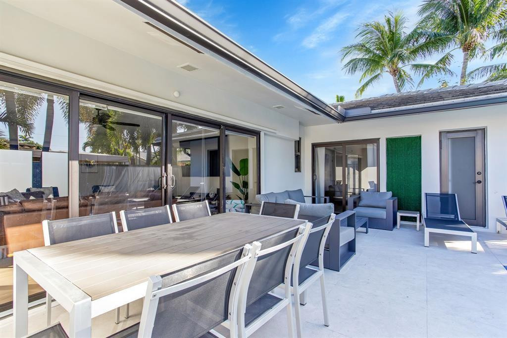 24 Castle Hbr Fort Lauderdale, FL 33308