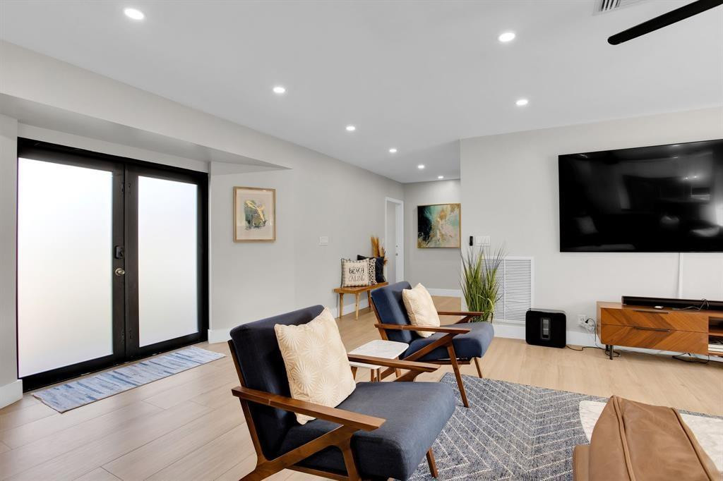 24 Castle Hbr Fort Lauderdale, FL 33308