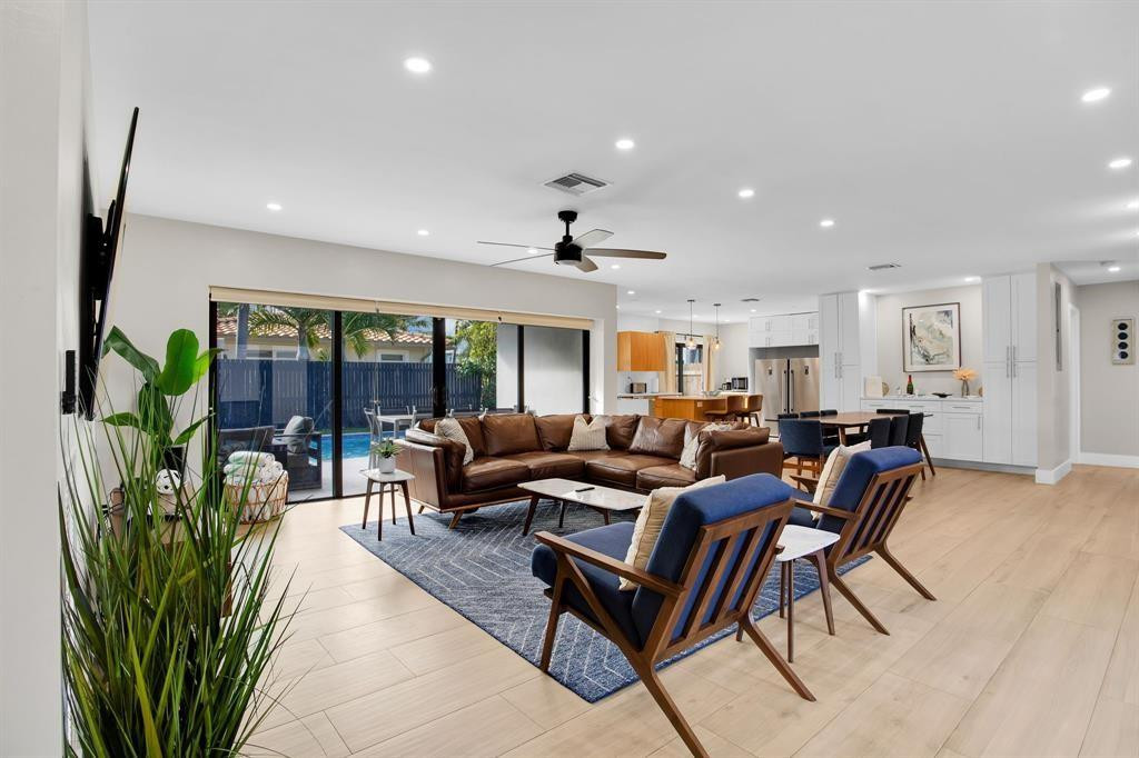 24 Castle Hbr Fort Lauderdale, FL 33308