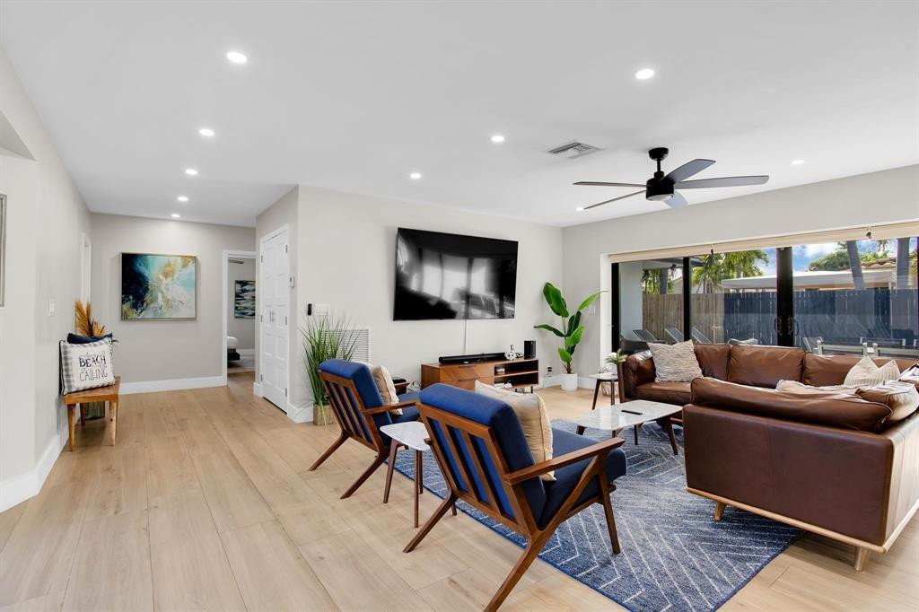 24 Castle Hbr Fort Lauderdale, FL 33308