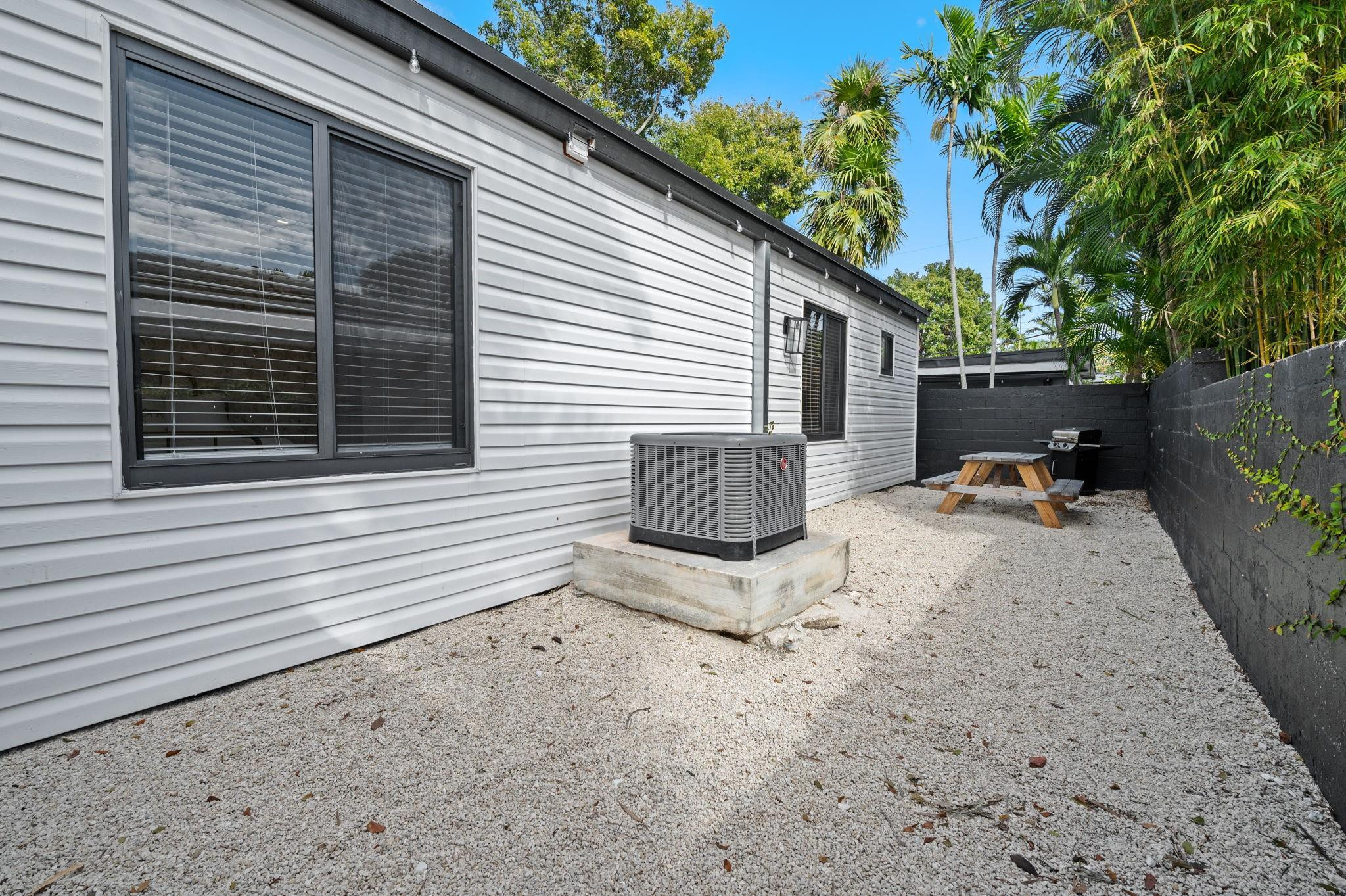 648 NE 16th Fort Lauderdale, FL 33304