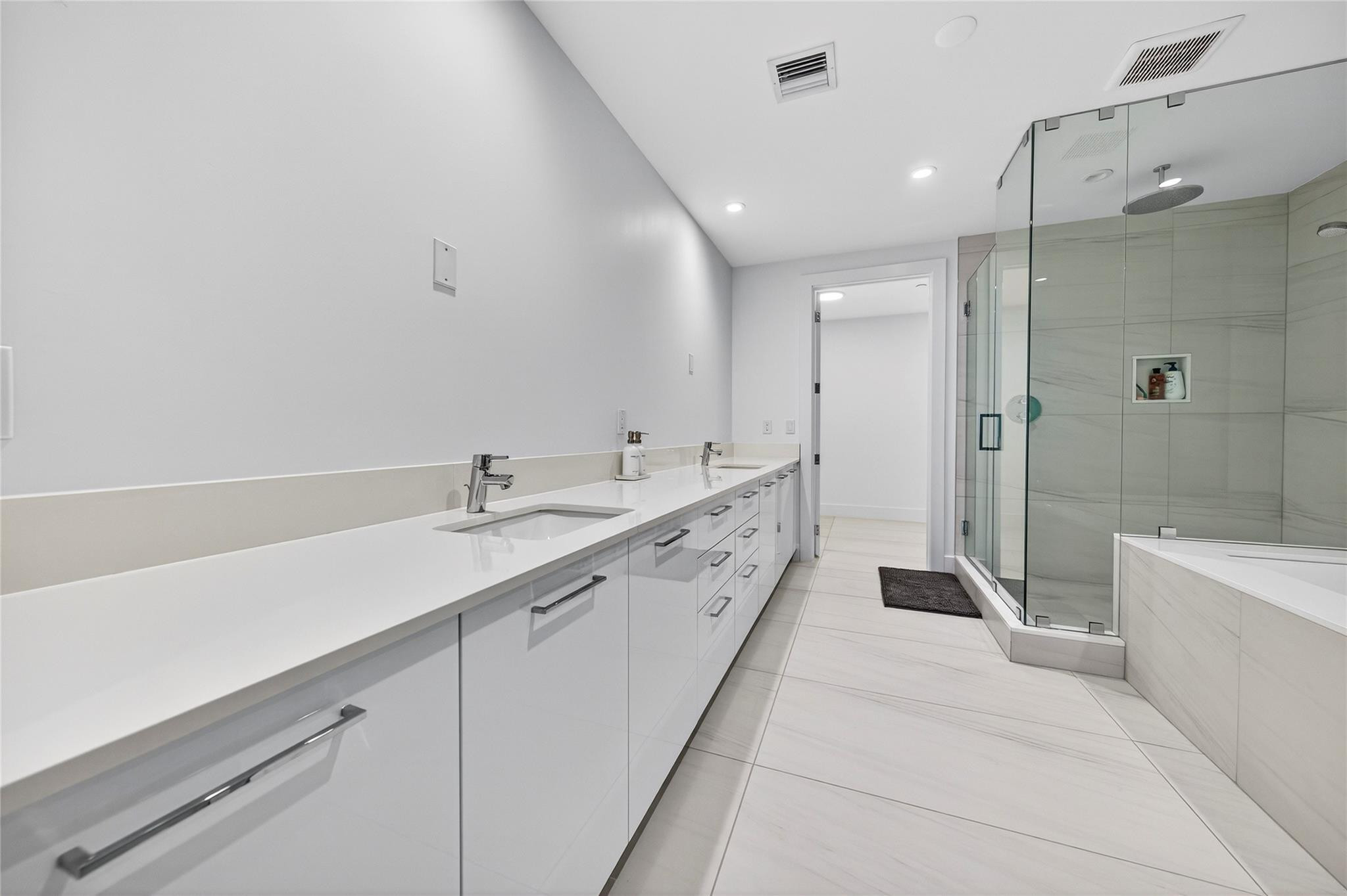 153 N Seabreeze #1901-S Fort Lauderdale, FL 33304