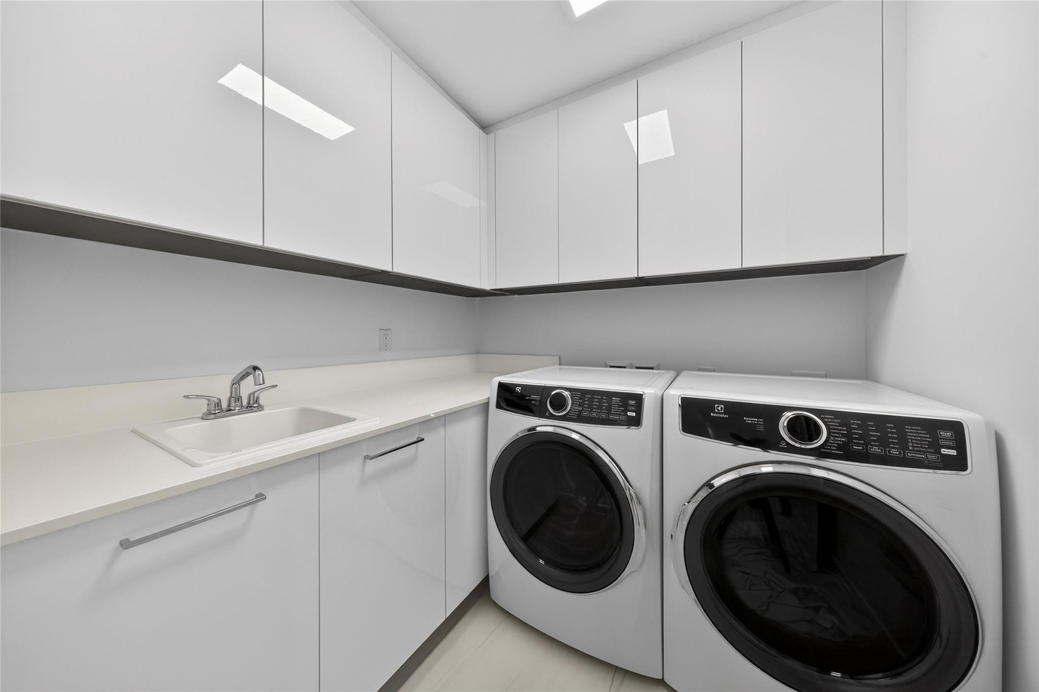 153 N Seabreeze #1901-S Fort Lauderdale, FL 33304