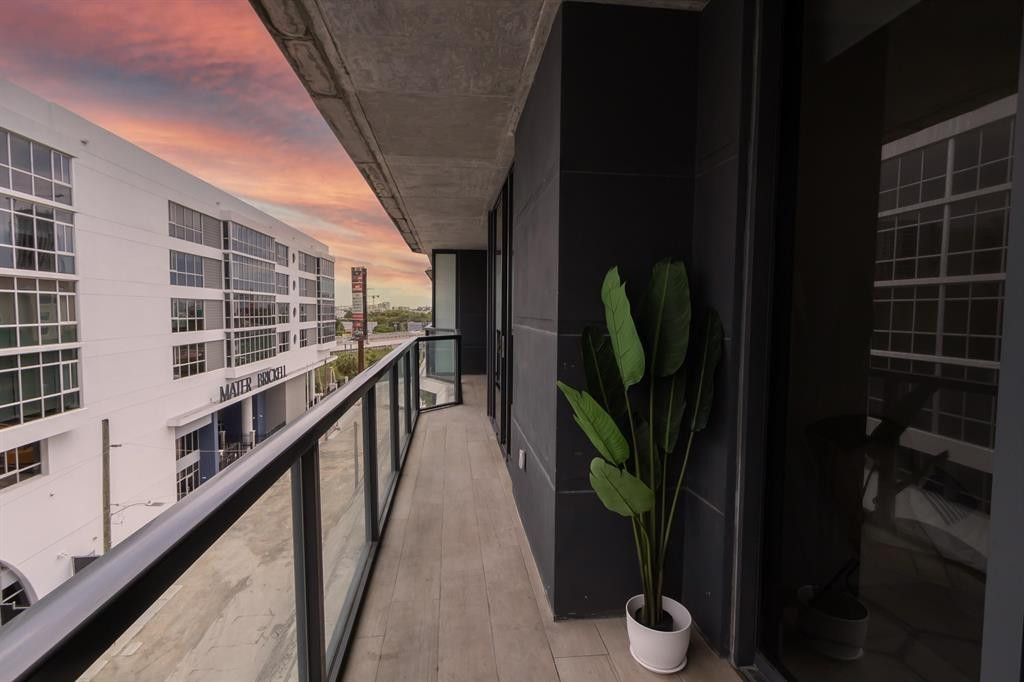 201 SW 17th #602 Miami, FL 33129