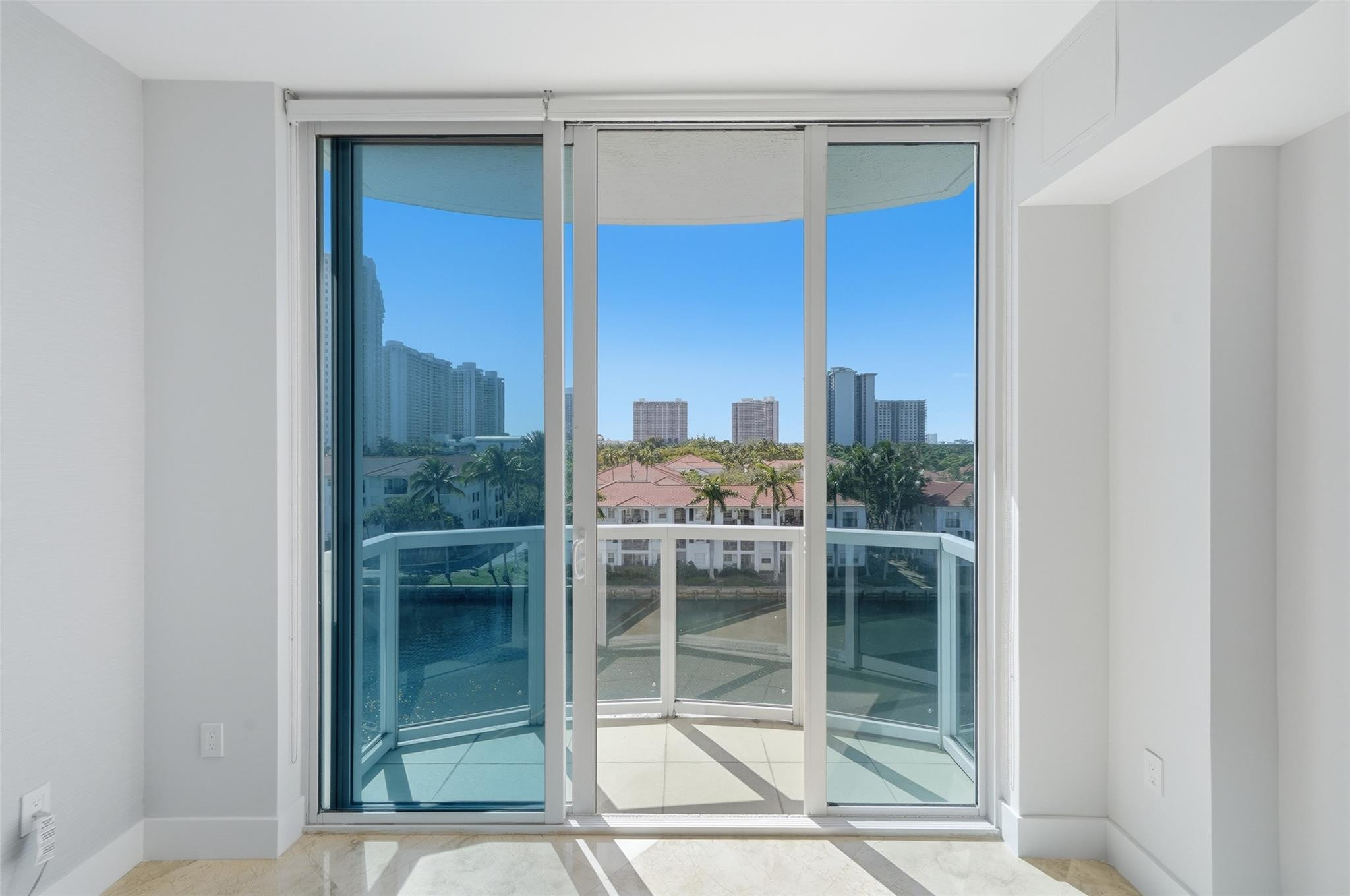 image 3030 Aventura36