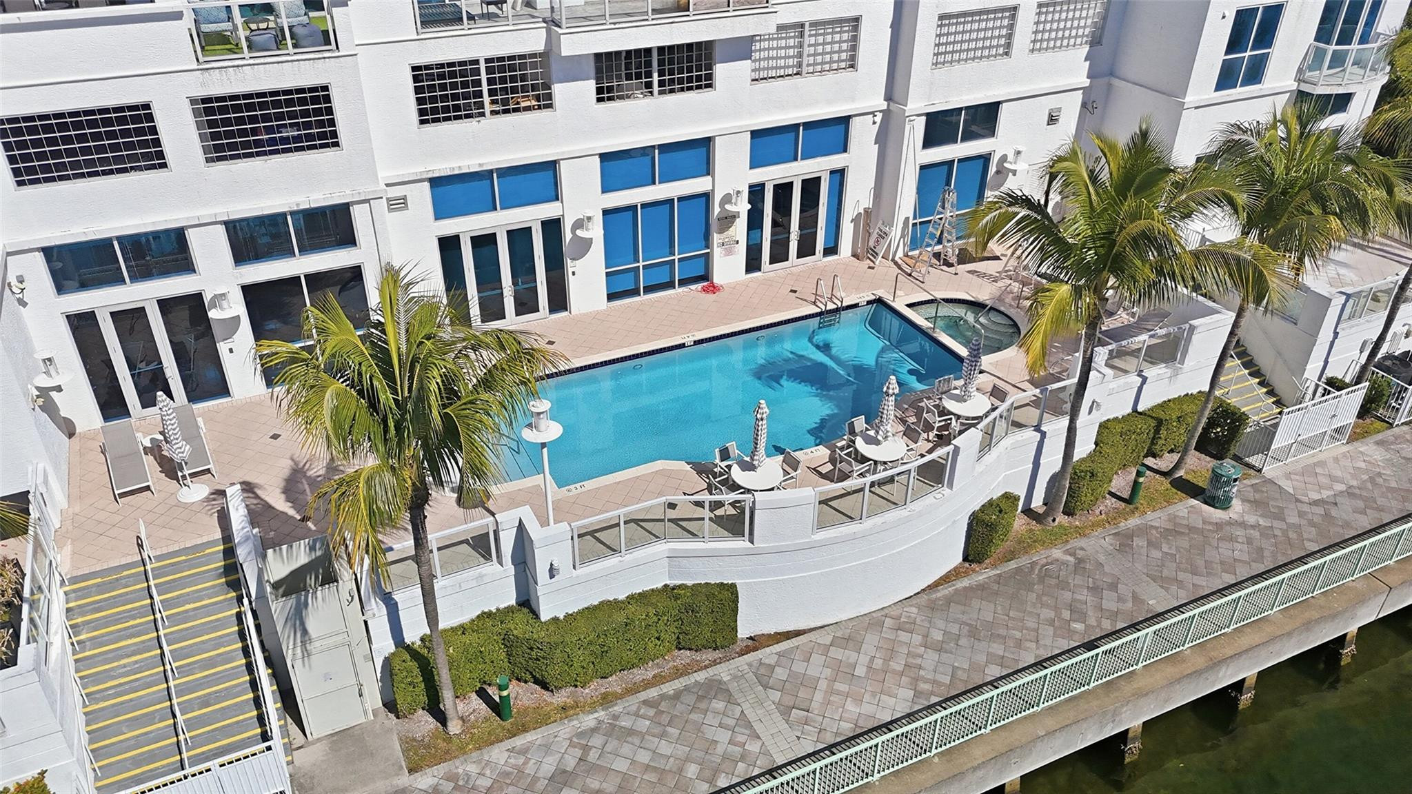 image 3030 Aventura72