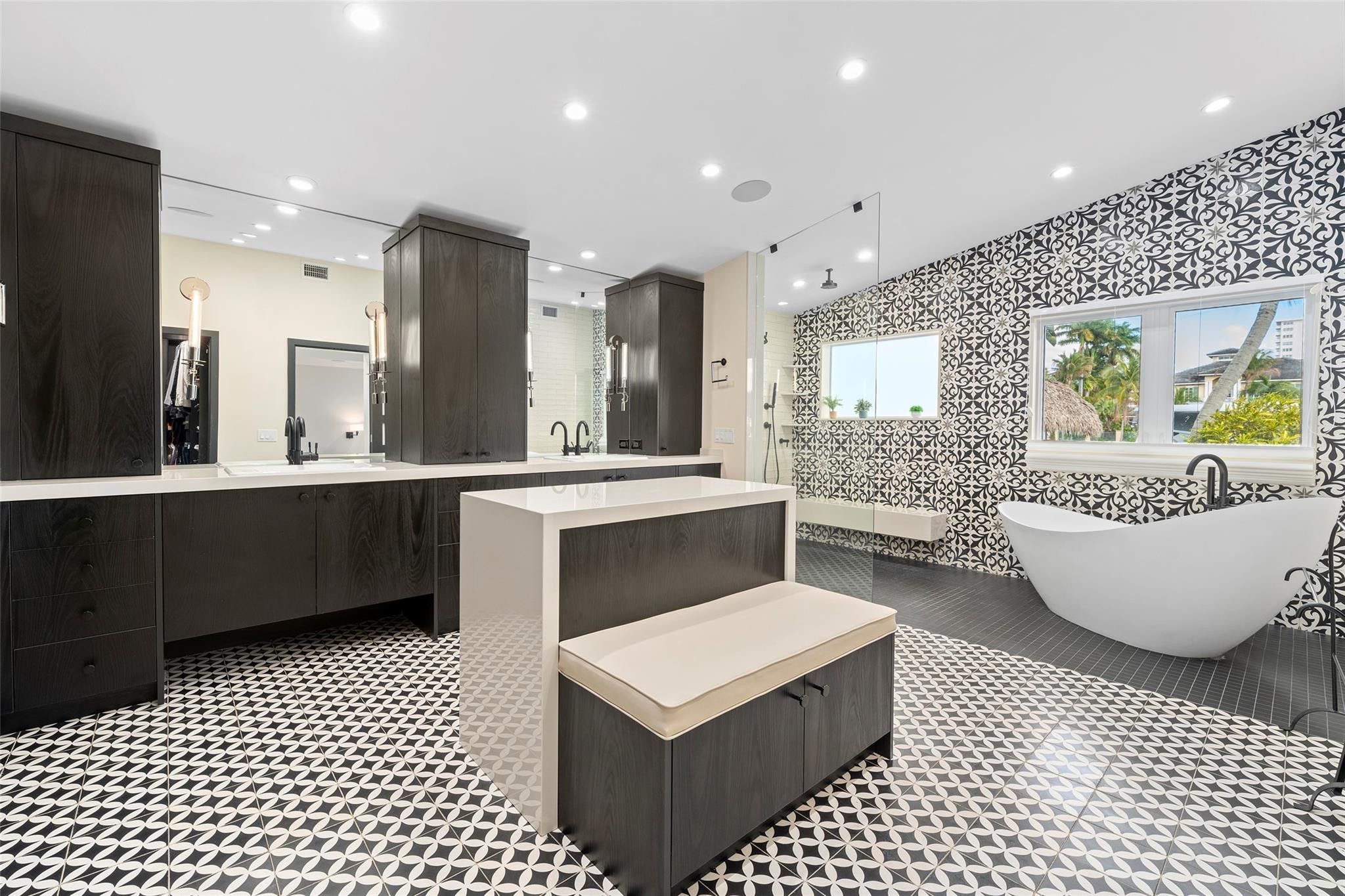 330 Royal Plz Fort Lauderdale, FL 33301