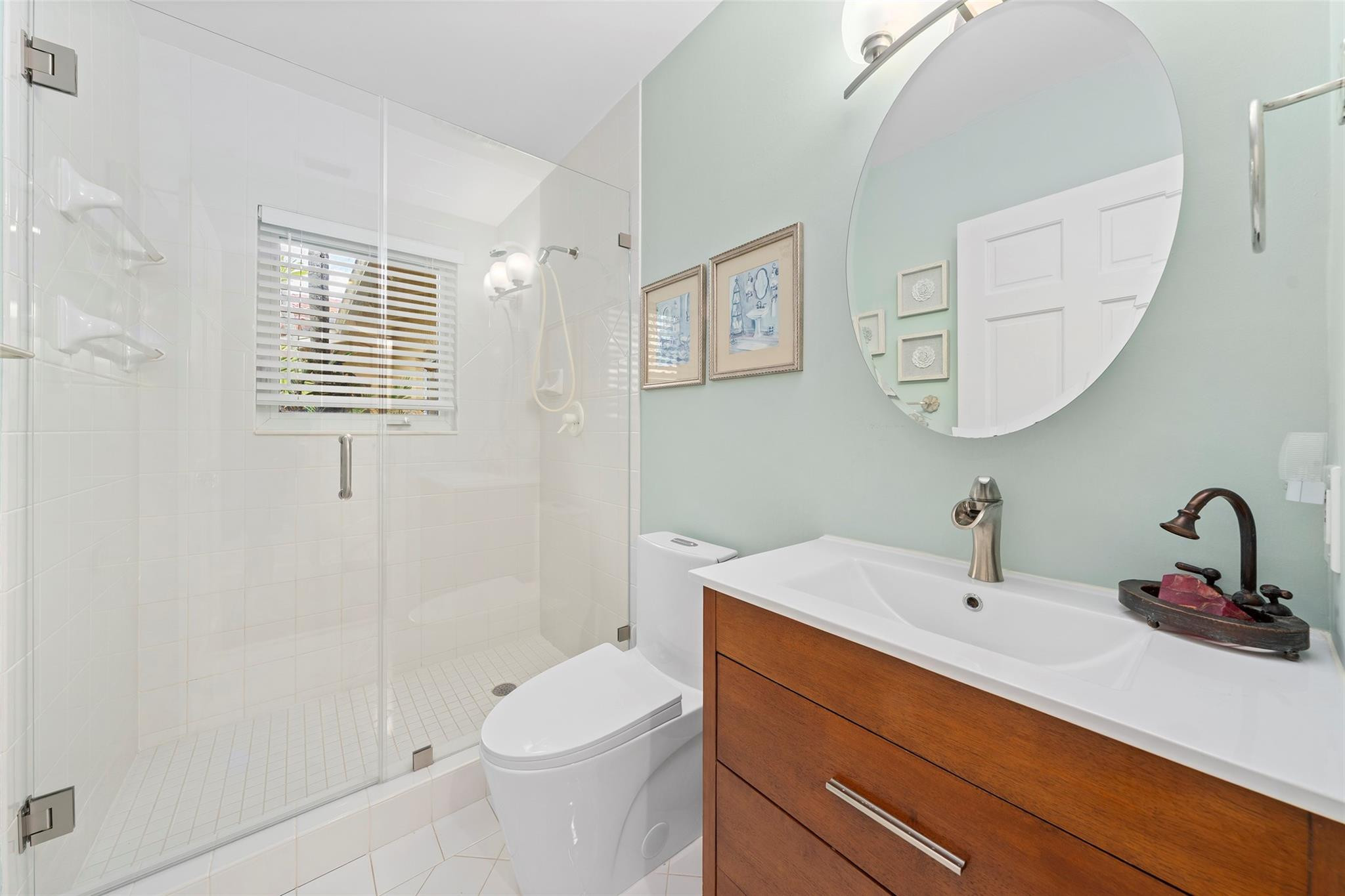 330 Royal Plz Fort Lauderdale, FL 33301