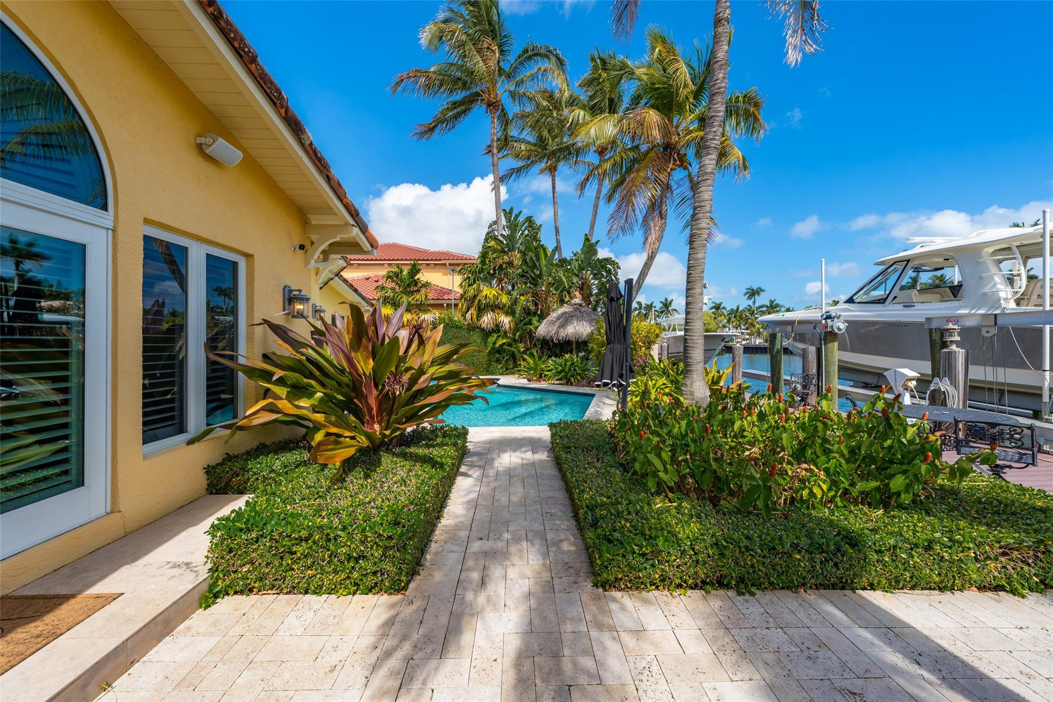 330 Royal Plz Fort Lauderdale, FL 33301