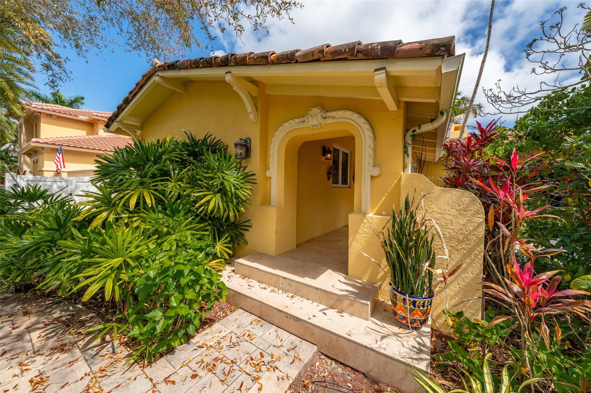 330 Royal Plz Fort Lauderdale, FL 33301