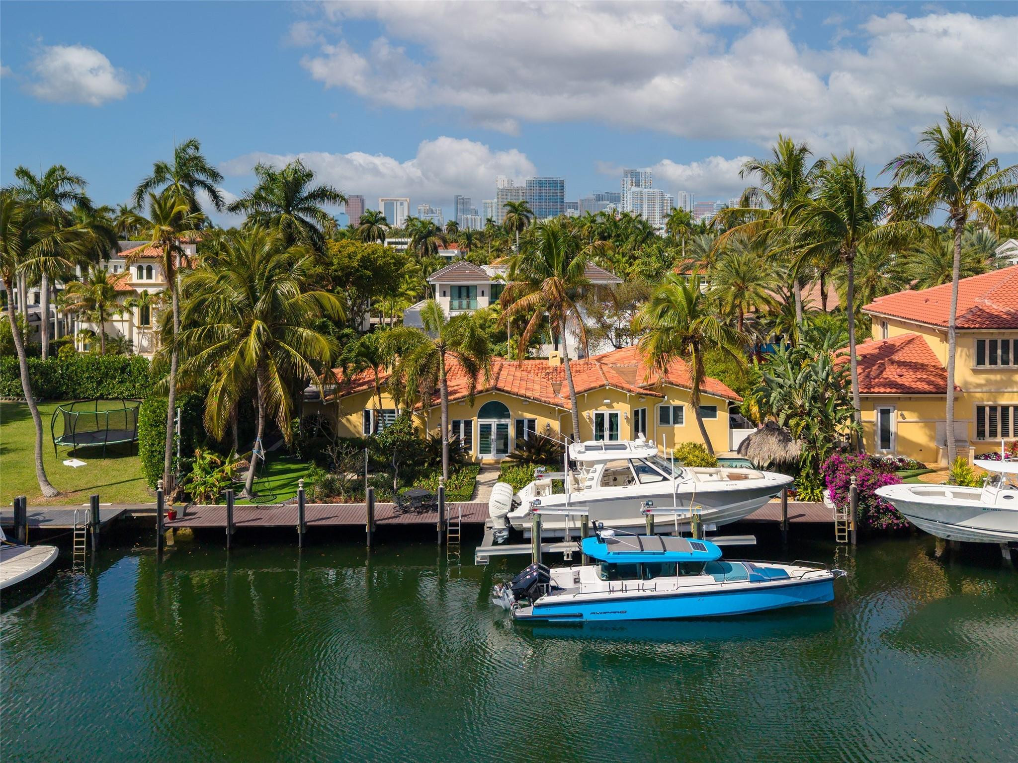 330 Royal Plz Fort Lauderdale, FL 33301