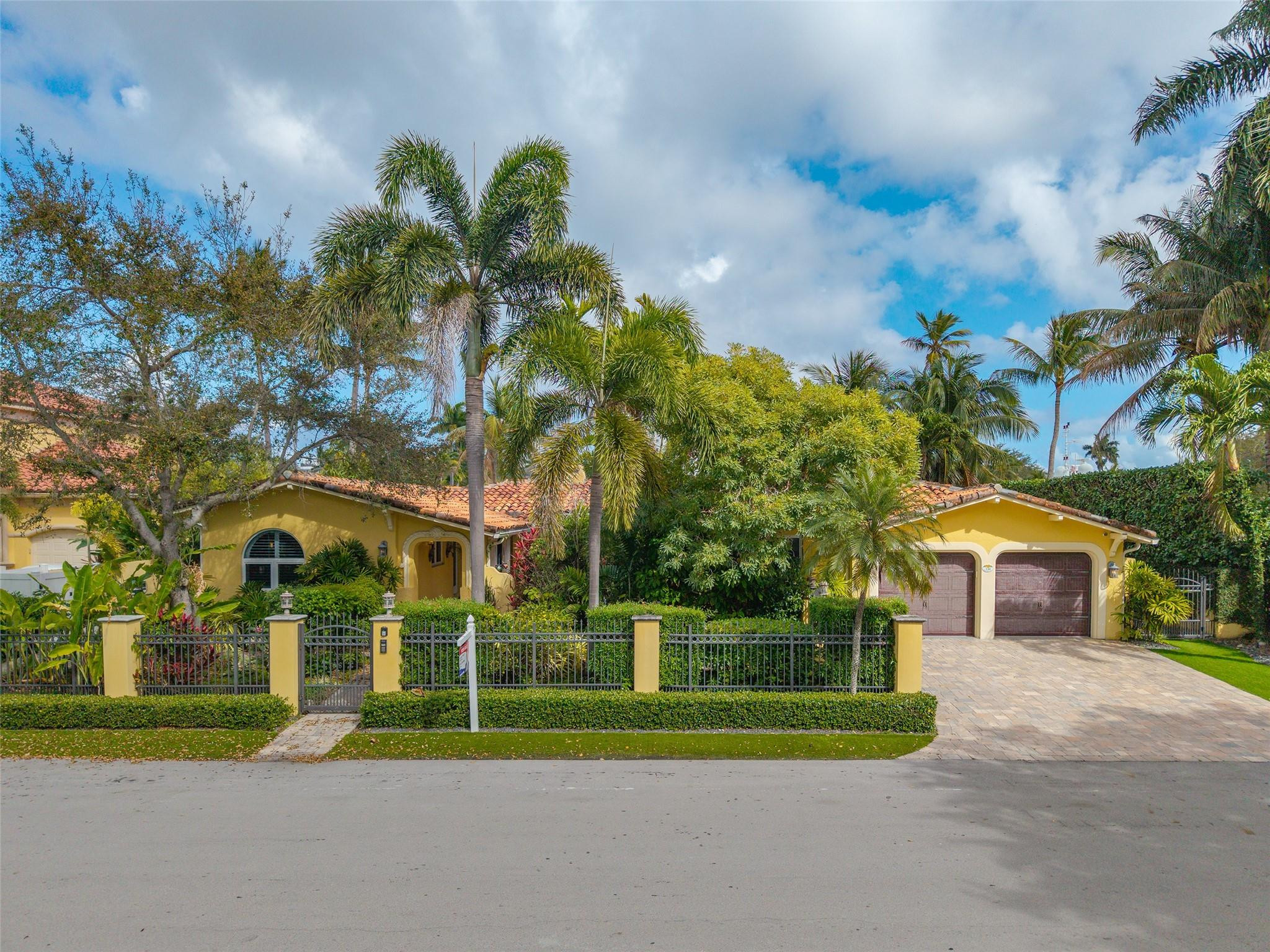 330 Royal Plz Fort Lauderdale, FL 33301