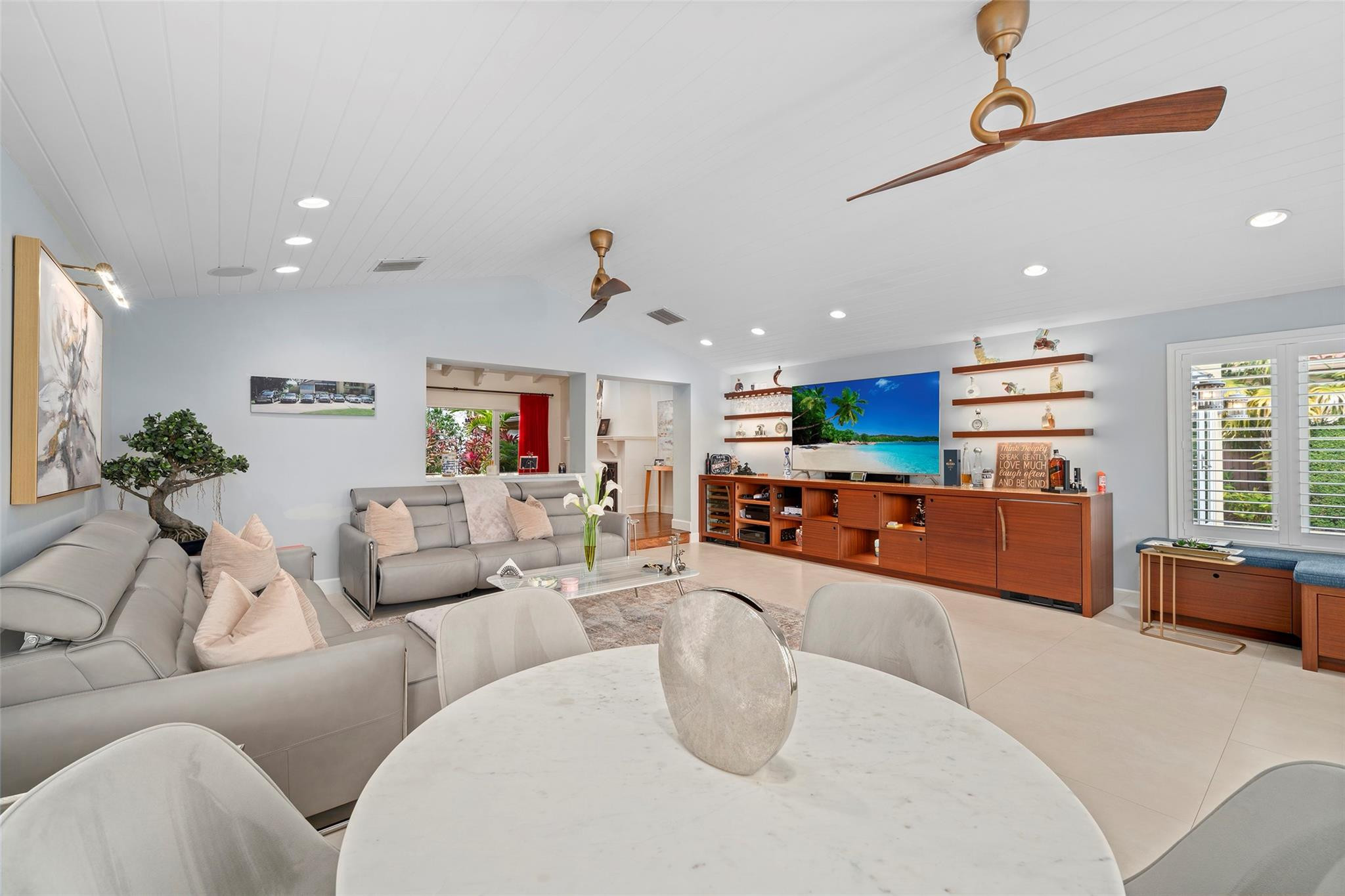 330 Royal Plz Fort Lauderdale, FL 33301