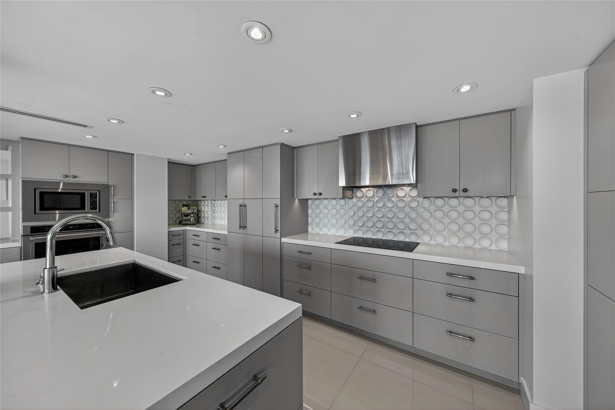 2200 S Ocean #2701-02 Fort Lauderdale, FL 33316