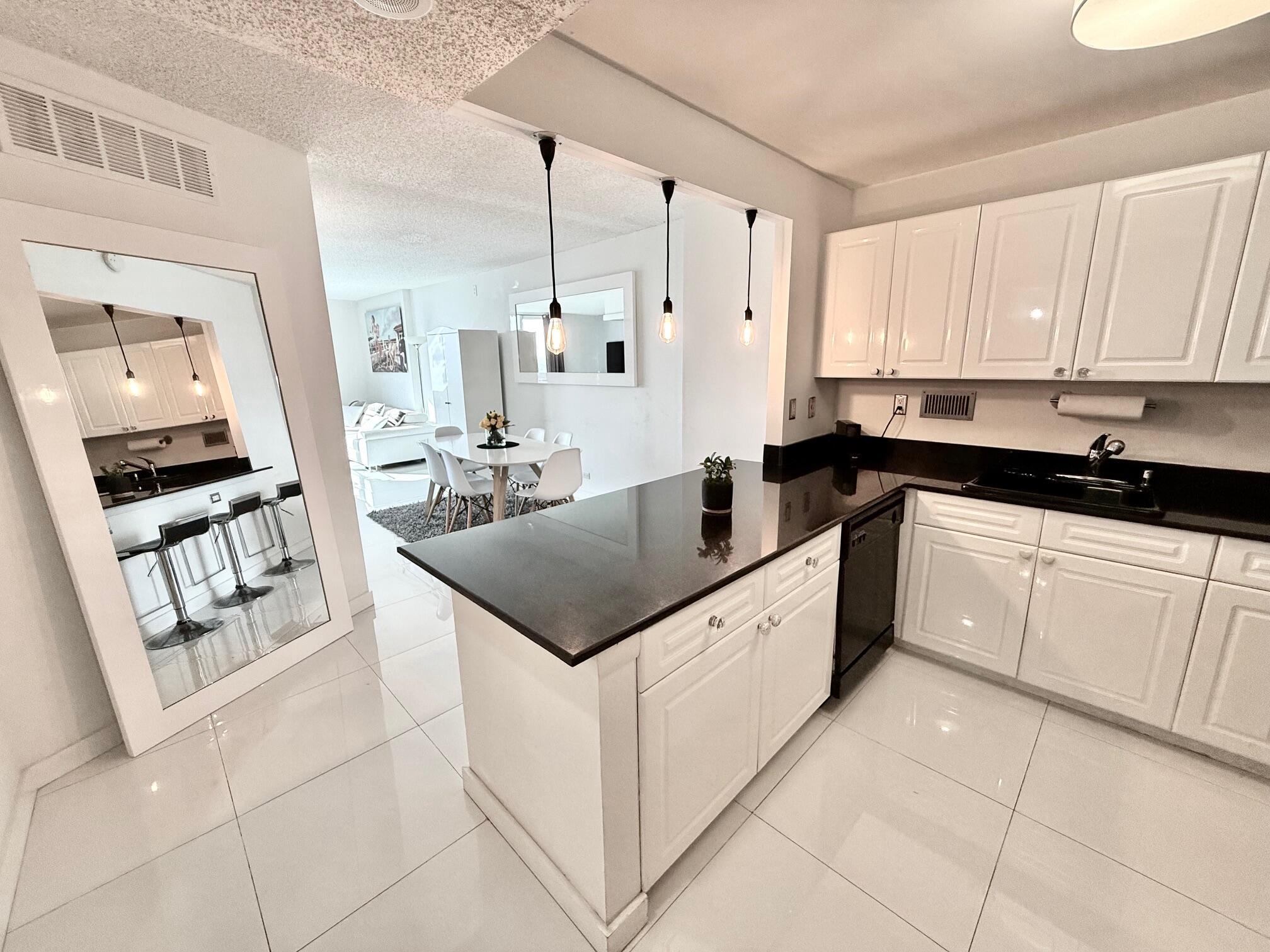 image Roney Palace Condo19