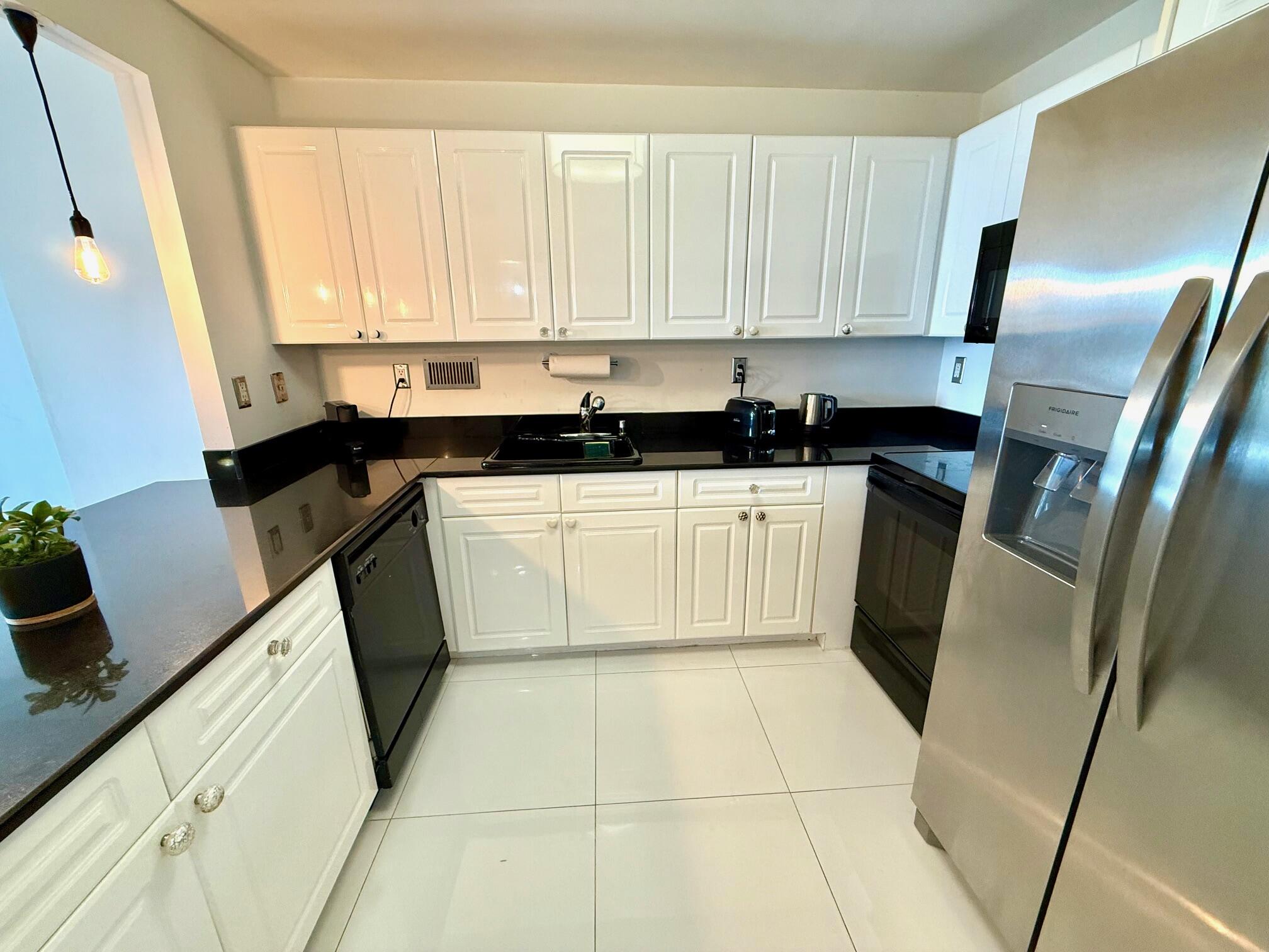 image Roney Palace Condo21