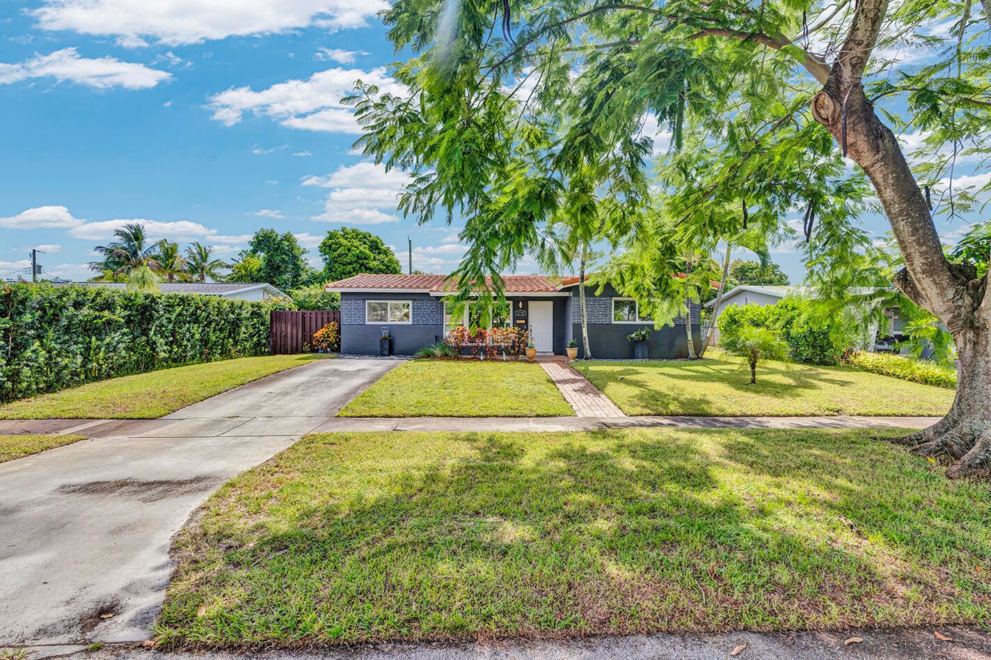 2115 N 45th Ave