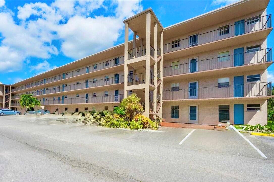 725 Lori Dr #212