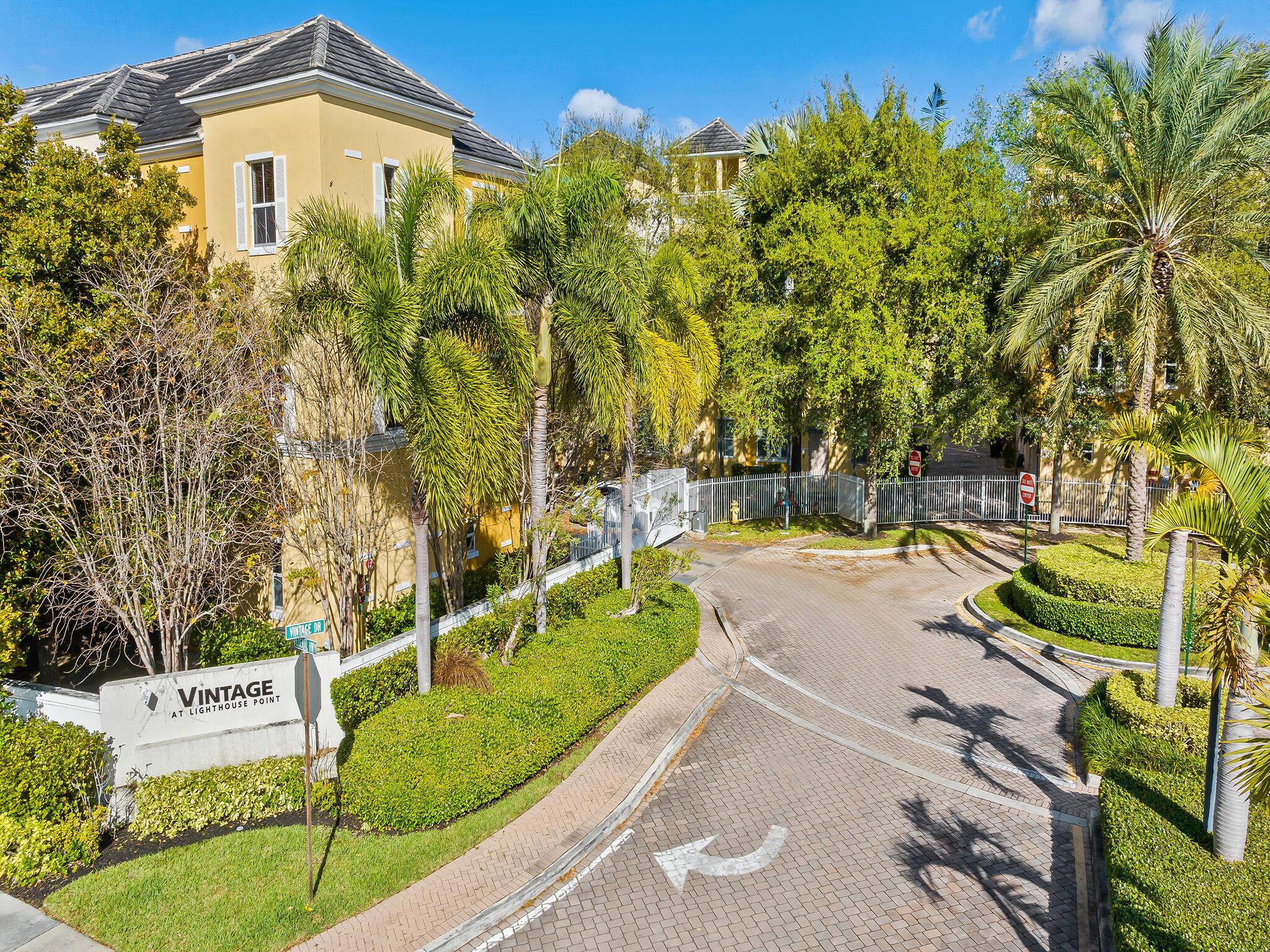 2331 Vintage Dr Lighthouse Point, FL 33064