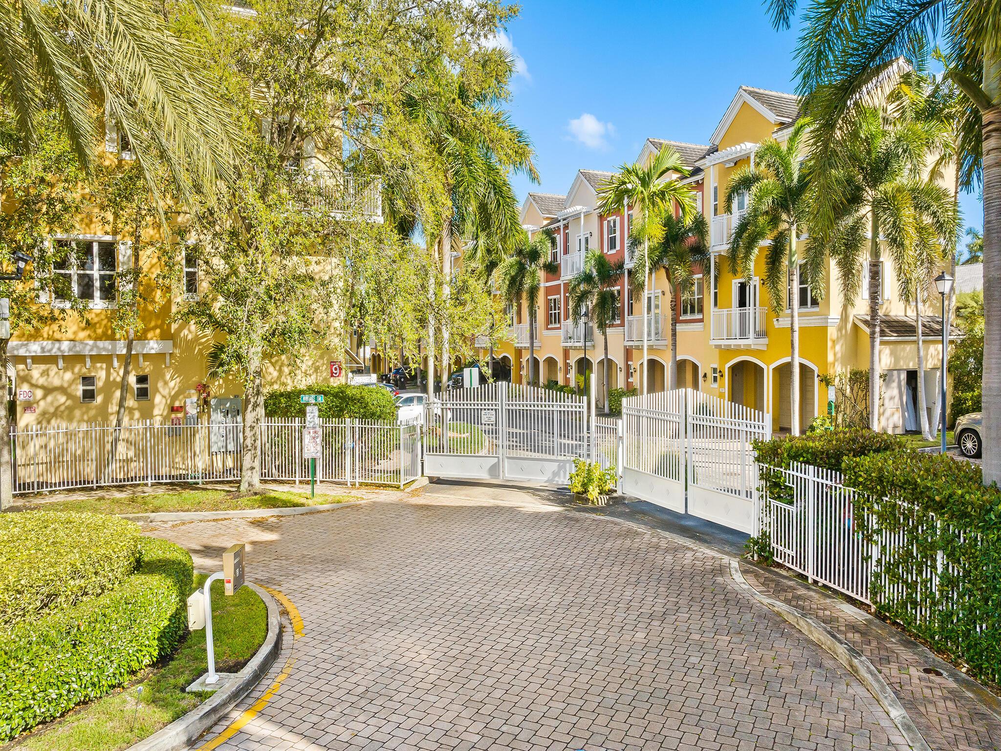 2331 Vintage Dr Lighthouse Point, FL 33064