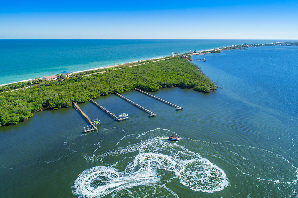 23 NE Macarthur Stuart, FL 34996