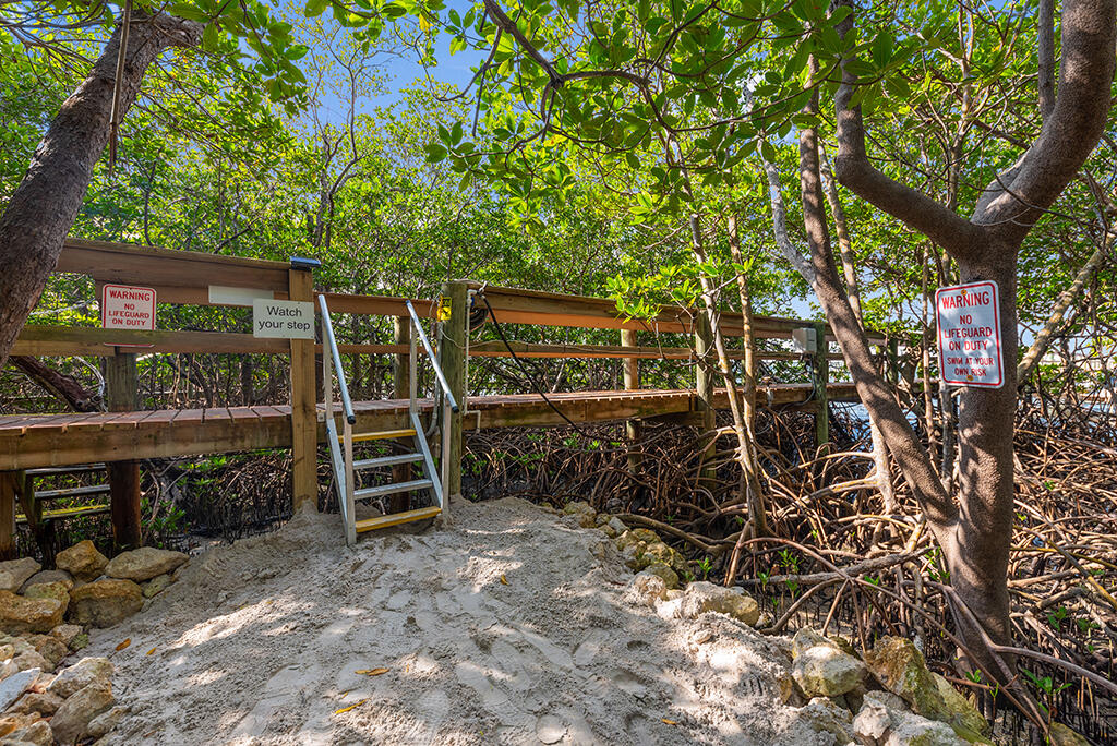 23 NE Macarthur Stuart, FL 34996