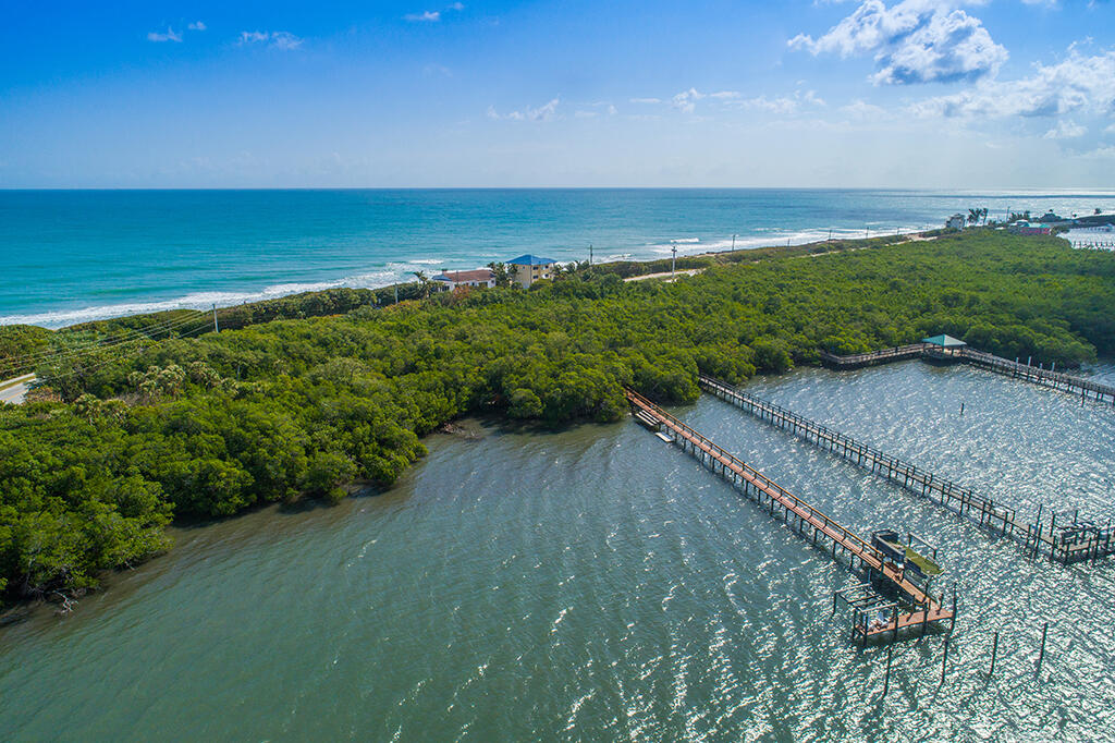 23 NE Macarthur Stuart, FL 34996