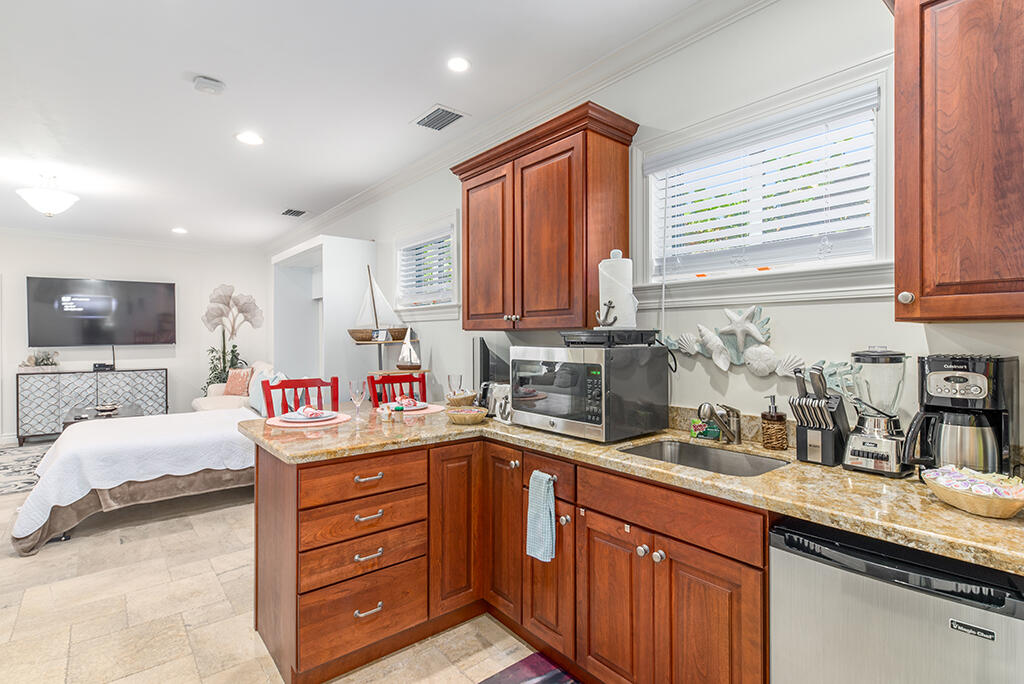 23 NE Macarthur Stuart, FL 34996