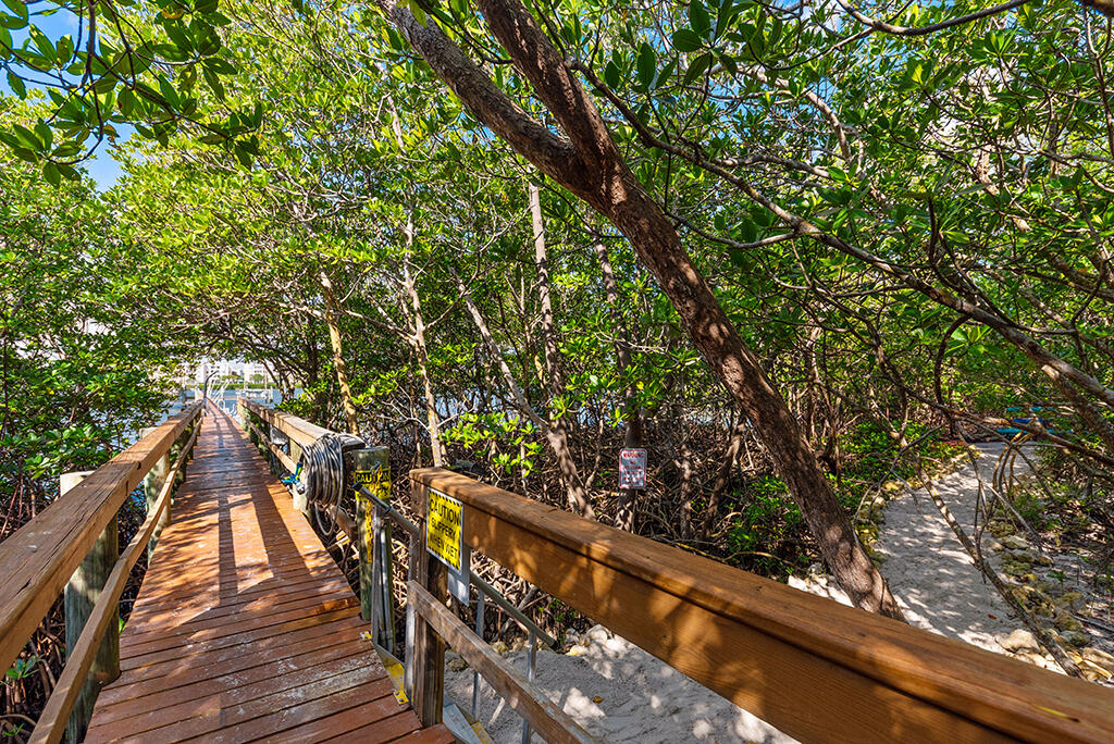 23 NE Macarthur Stuart, FL 34996