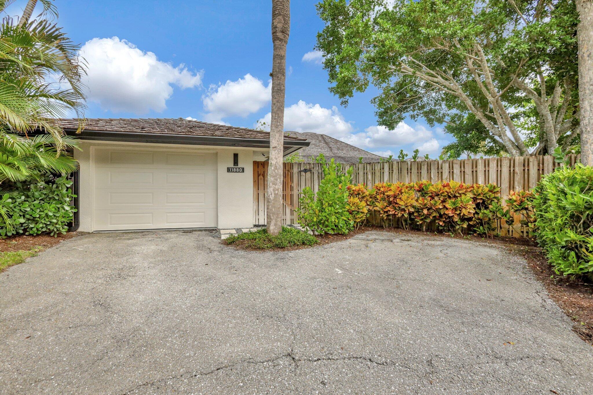 11880 Pebblewood Wellington, FL 33414