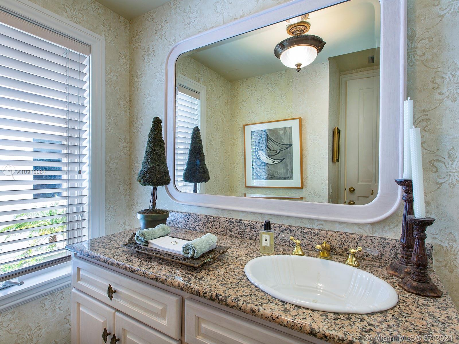 3517 Bayshore Villas Dr Coconut Grove, FL 33133