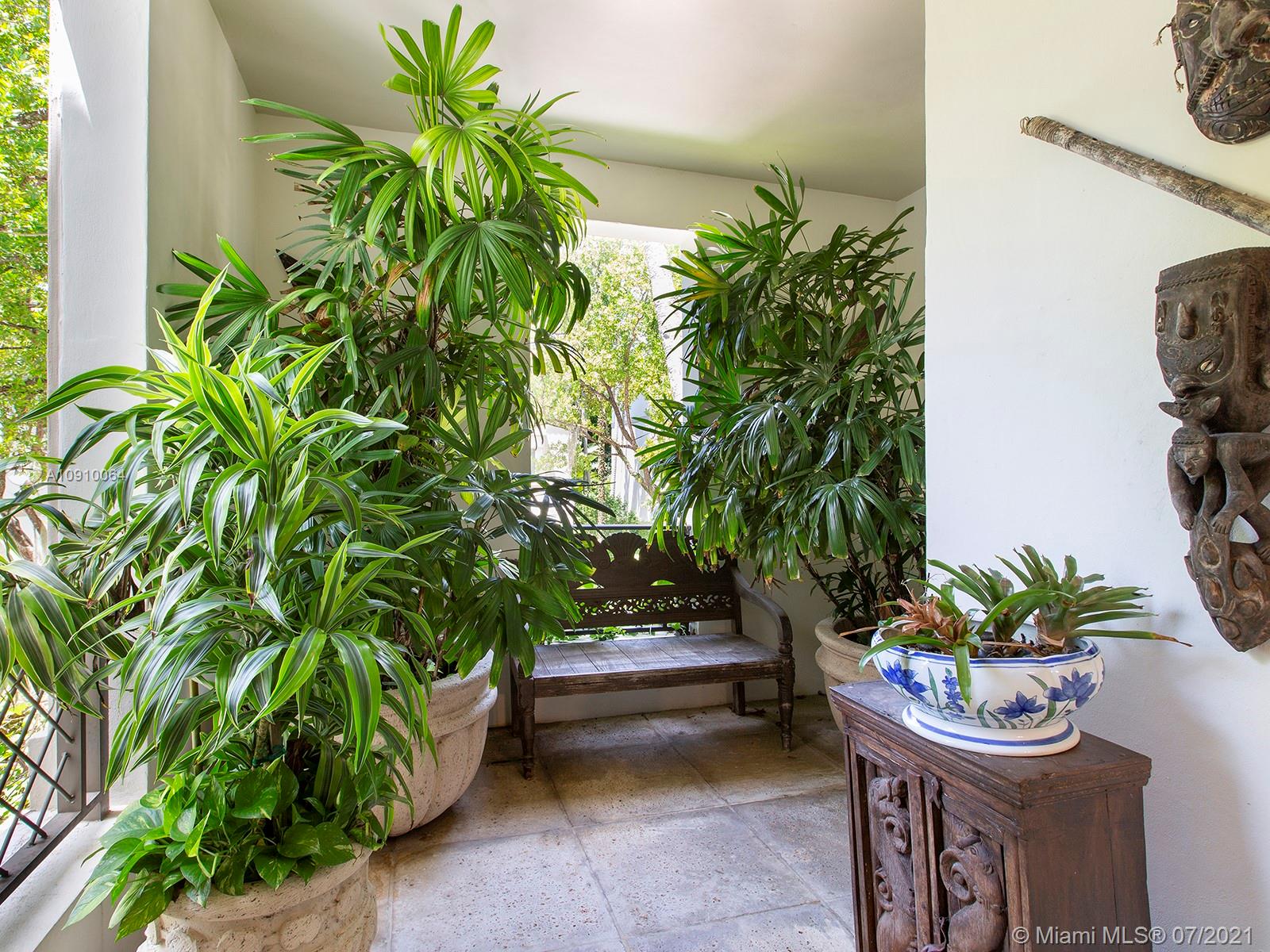 3517 Bayshore Villas Dr Coconut Grove, FL 33133