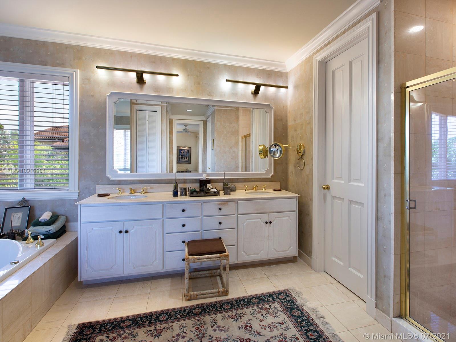 3517 Bayshore Villas Dr Coconut Grove, FL 33133