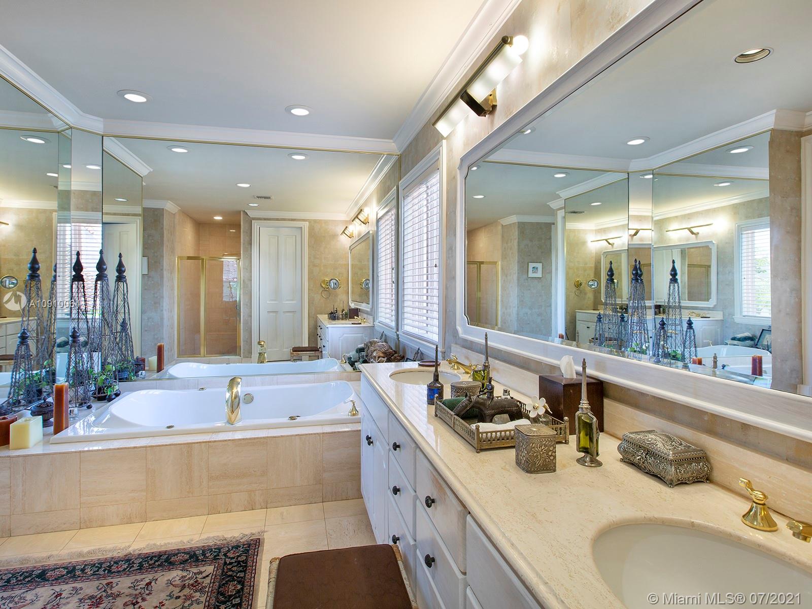 3517 Bayshore Villas Dr Coconut Grove, FL 33133