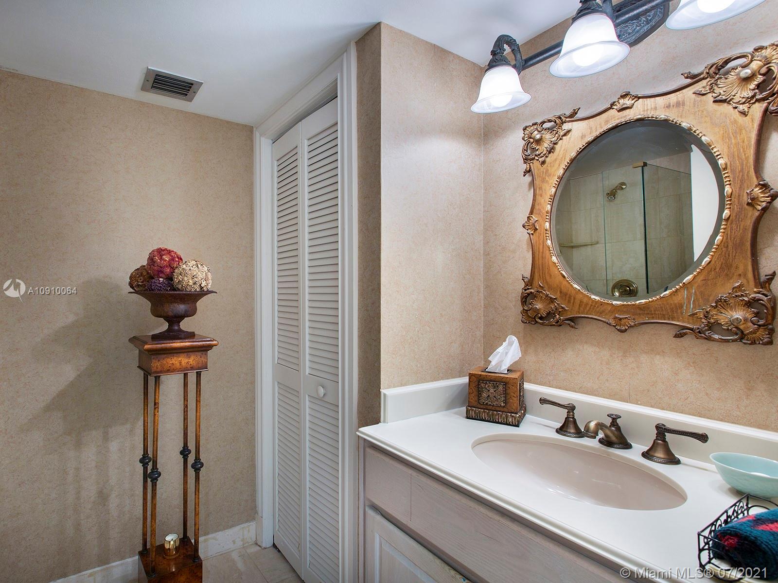 3517 Bayshore Villas Dr Coconut Grove, FL 33133