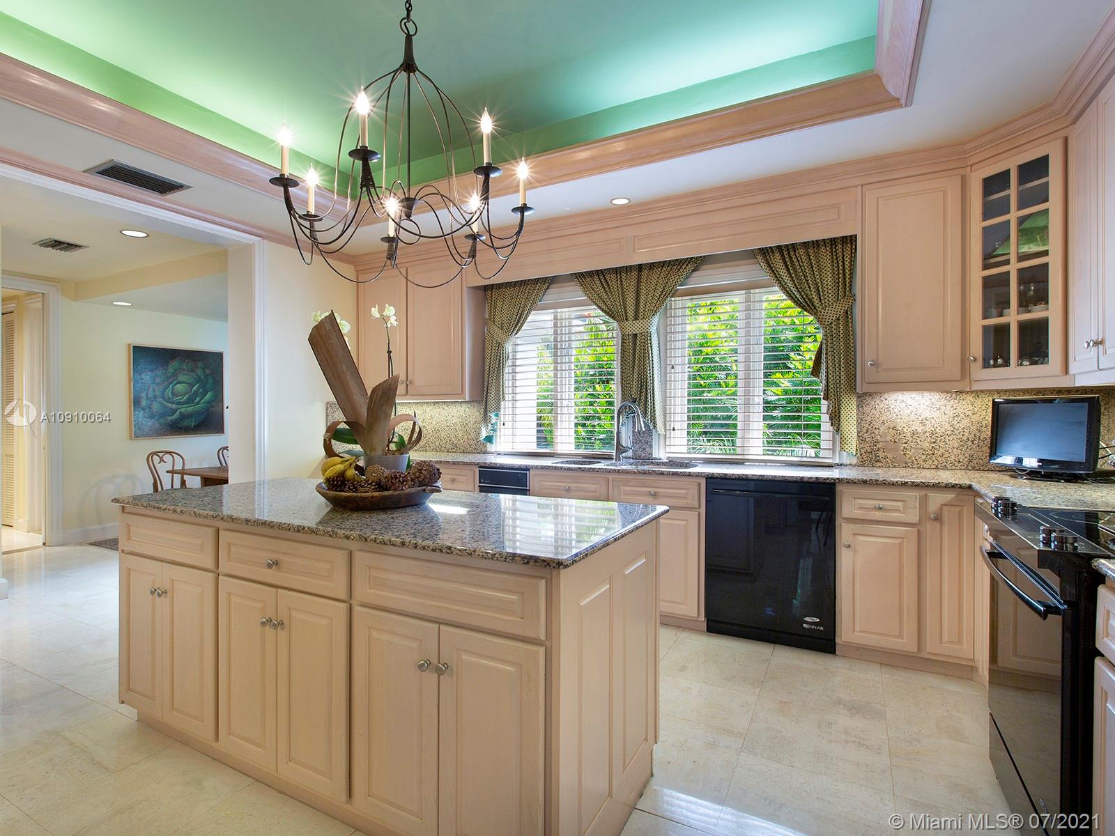 3517 Bayshore Villas Dr Coconut Grove, FL 33133