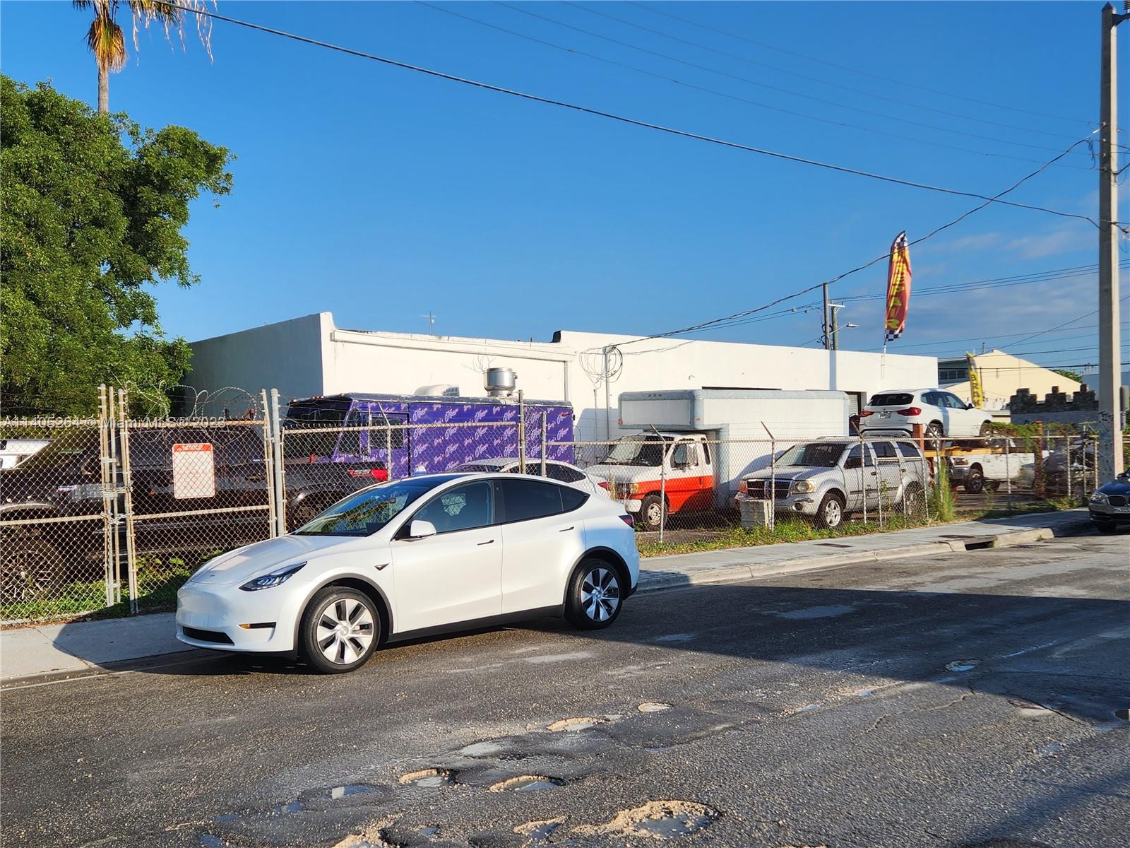 60 NW 20th St Miami, FL 33127