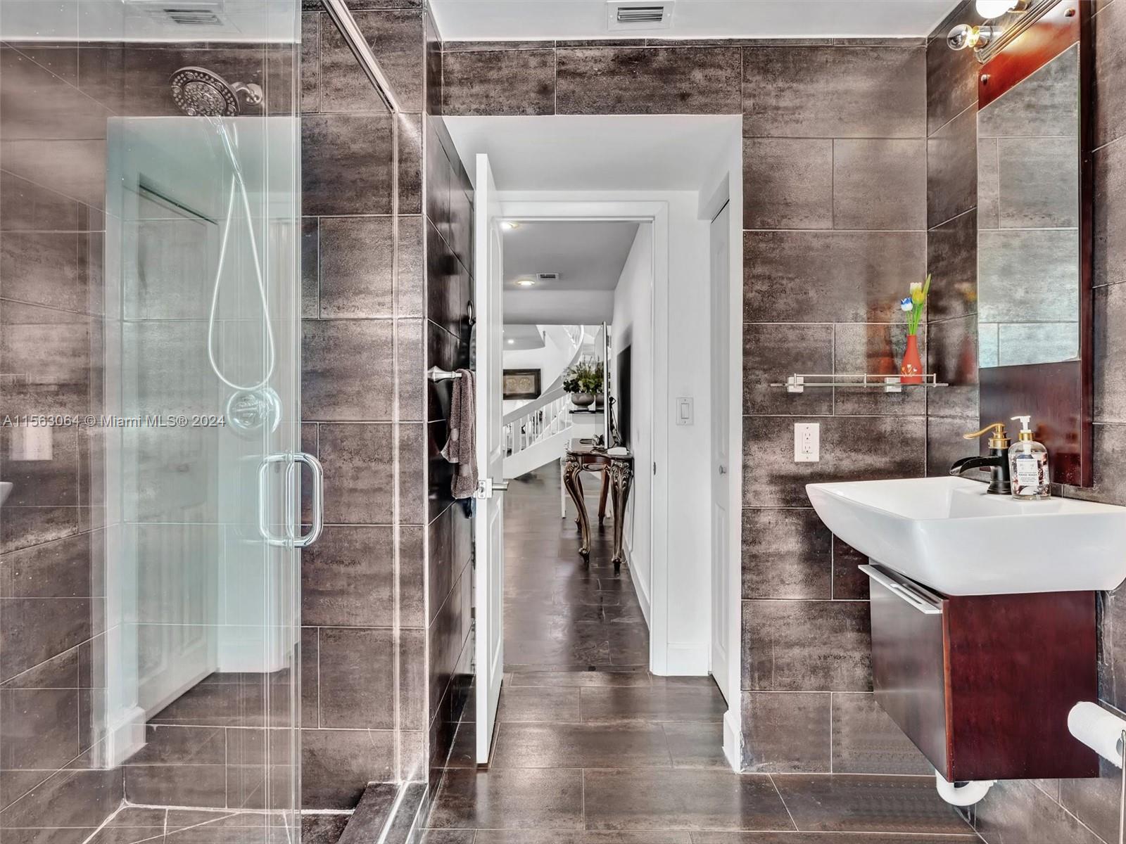 616 Ocean Blvd,Golden Beach, FL 33160