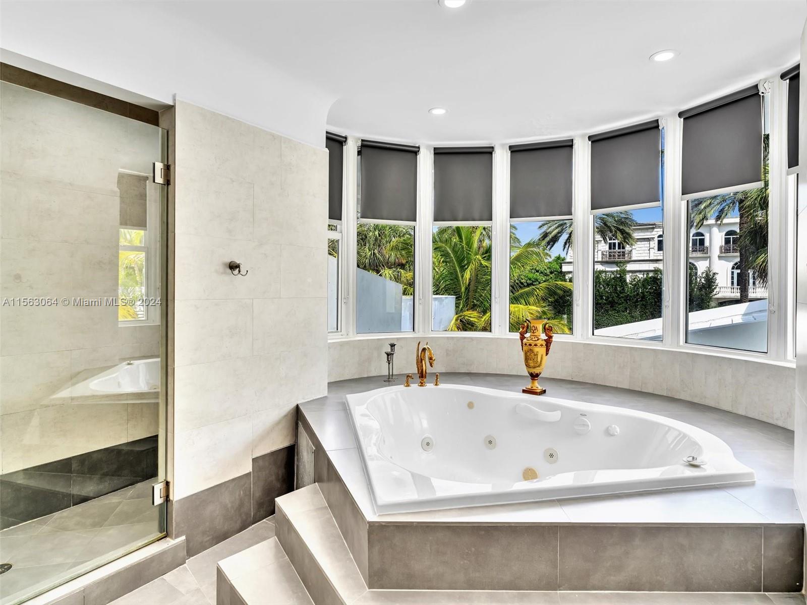 616 Ocean Blvd,Golden Beach, FL 33160