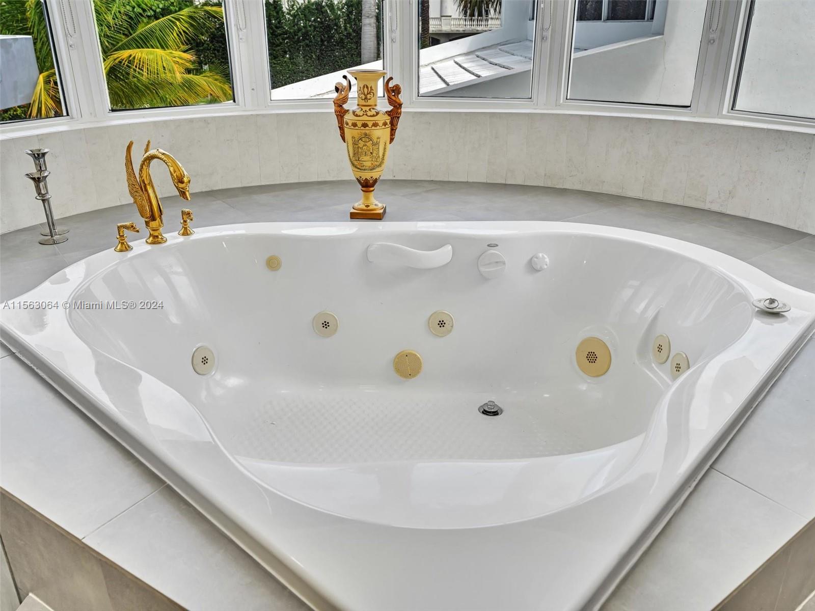 616 Ocean Blvd,Golden Beach, FL 33160