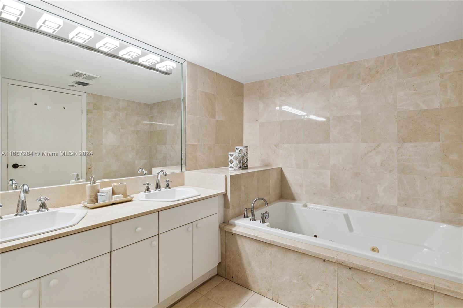 image Champlain Towers East16