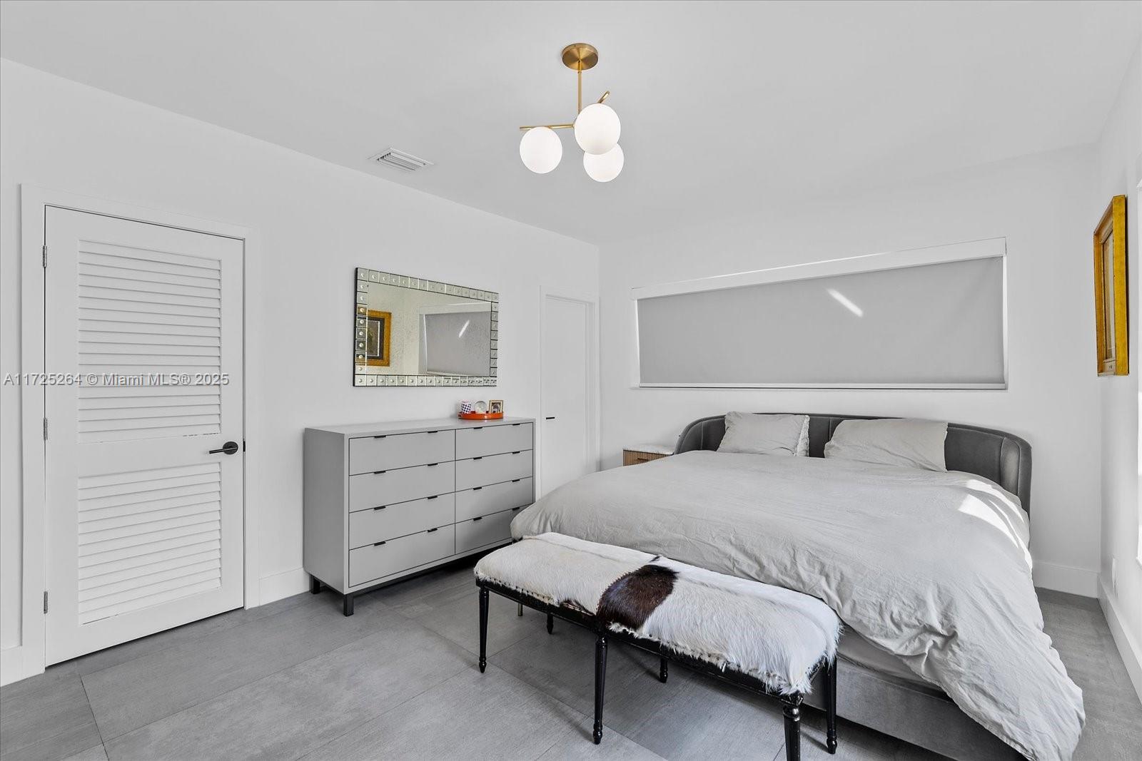 2104 NE 124th St North Miami, FL 33181