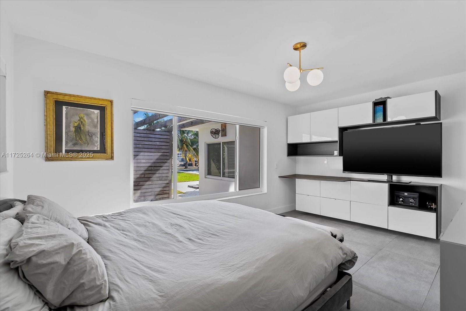 2104 NE 124th St North Miami, FL 33181