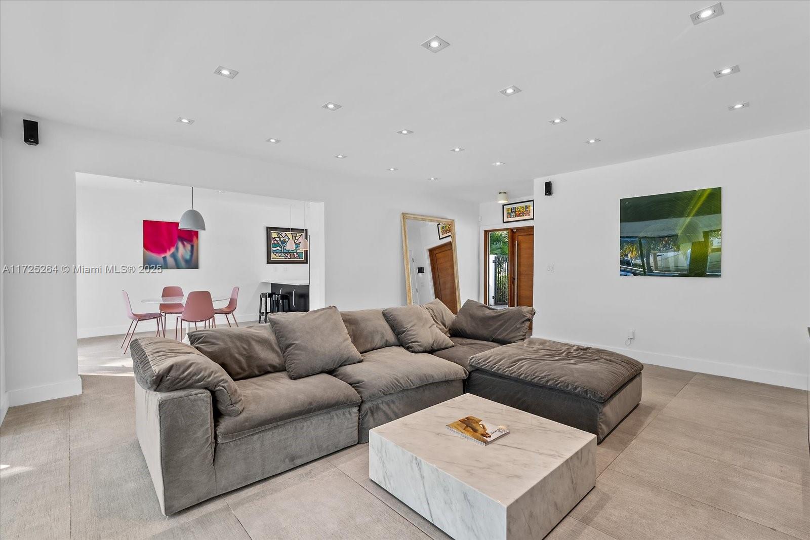 2104 NE 124th St North Miami, FL 33181