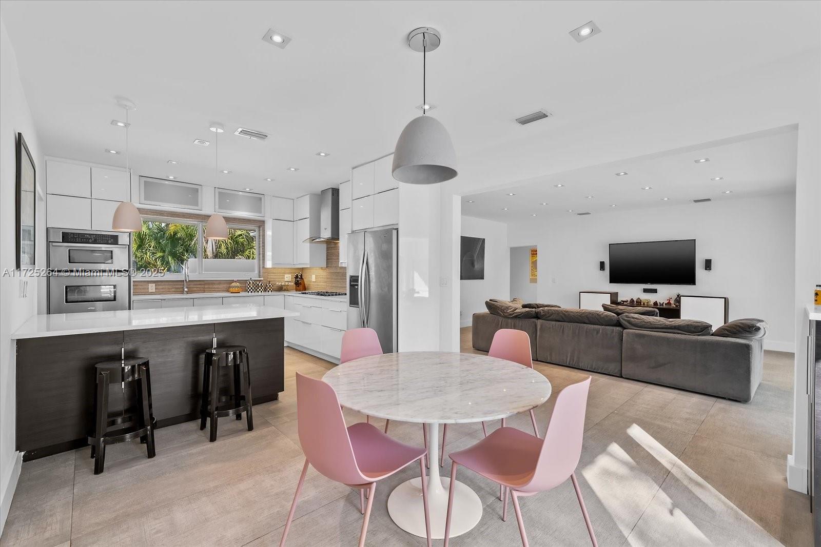 2104 NE 124th St North Miami, FL 33181