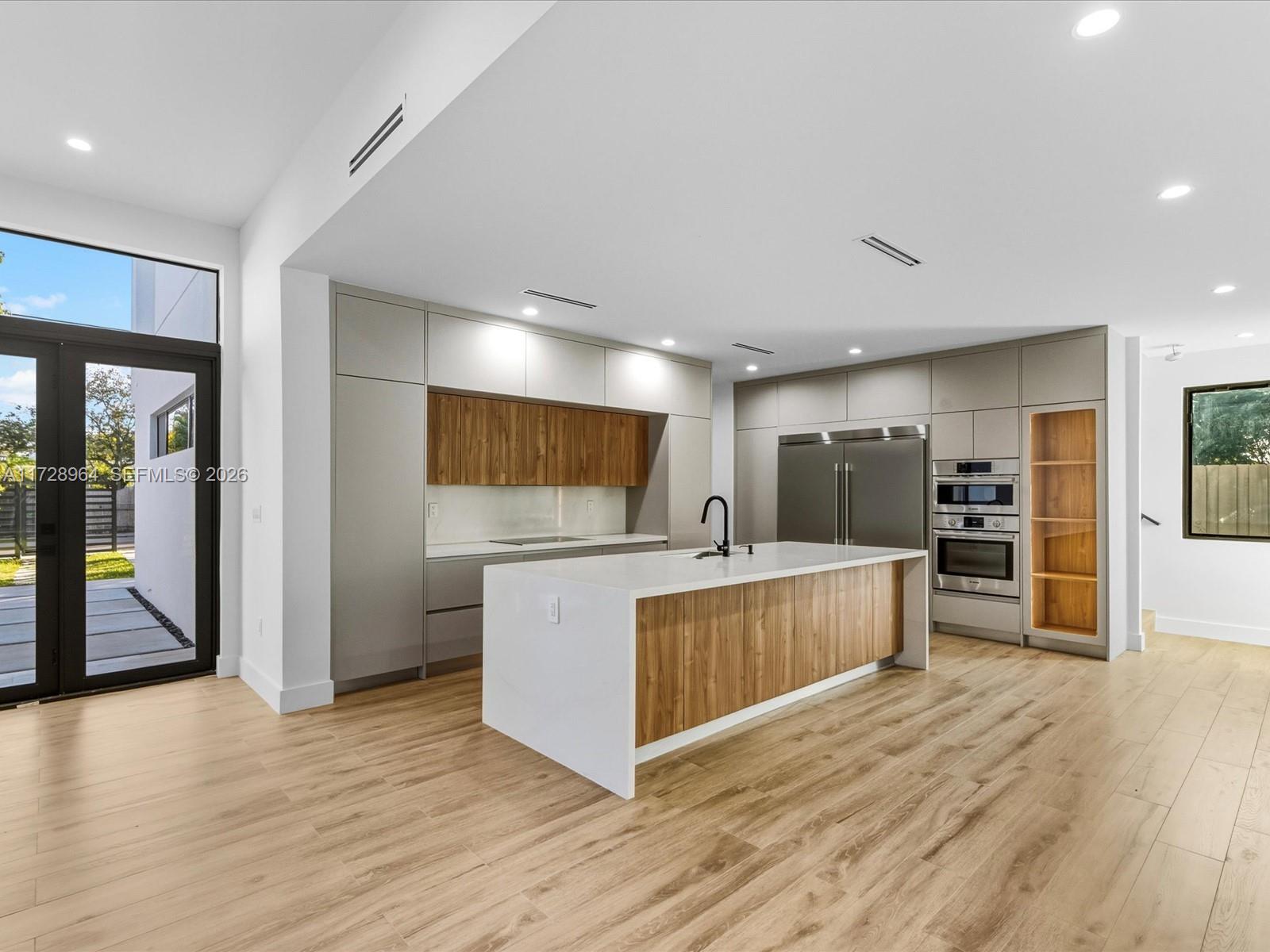 2285 SW 17th Ter Miami, FL 33145