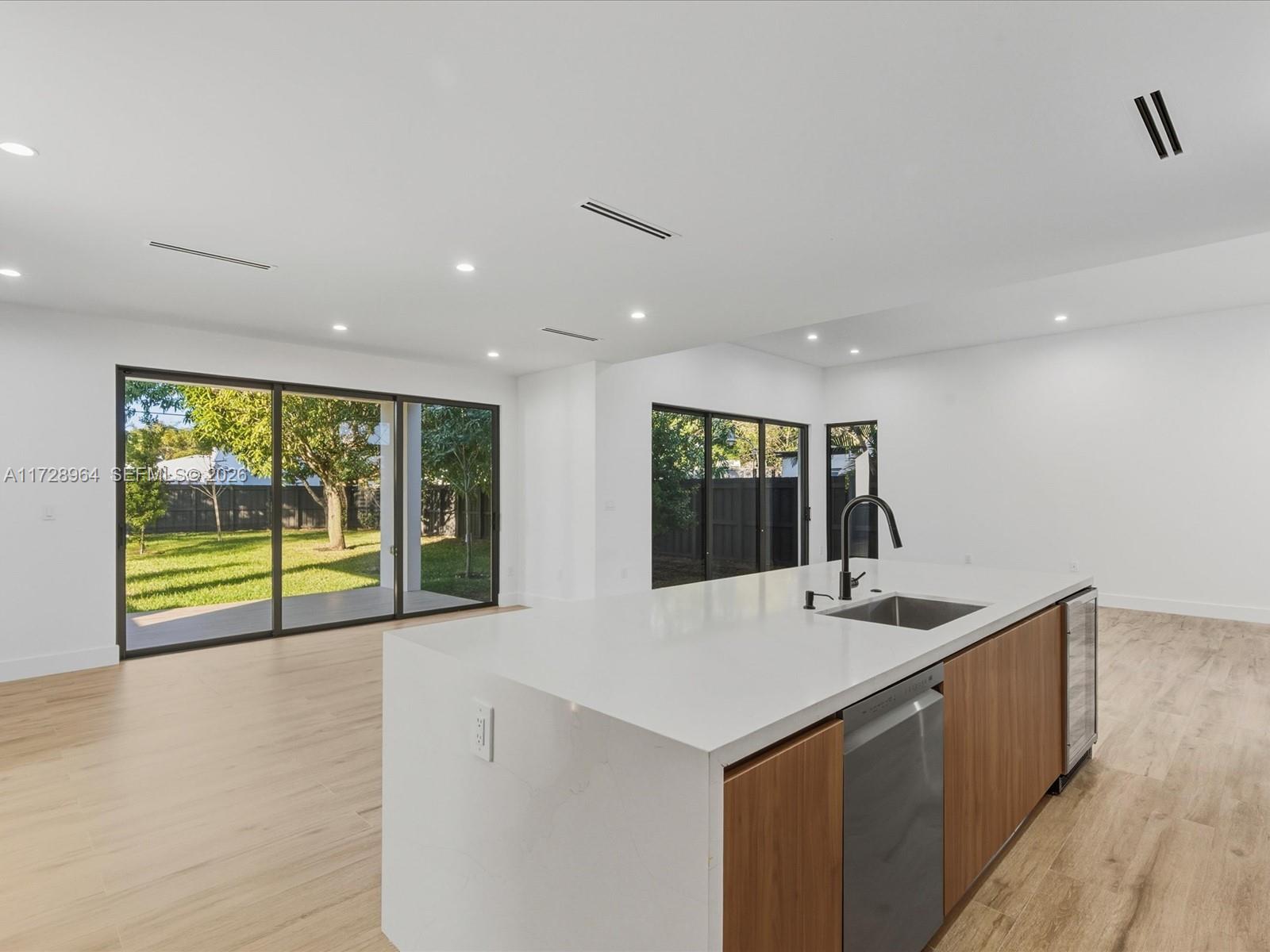 2285 SW 17th Ter Miami, FL 33145