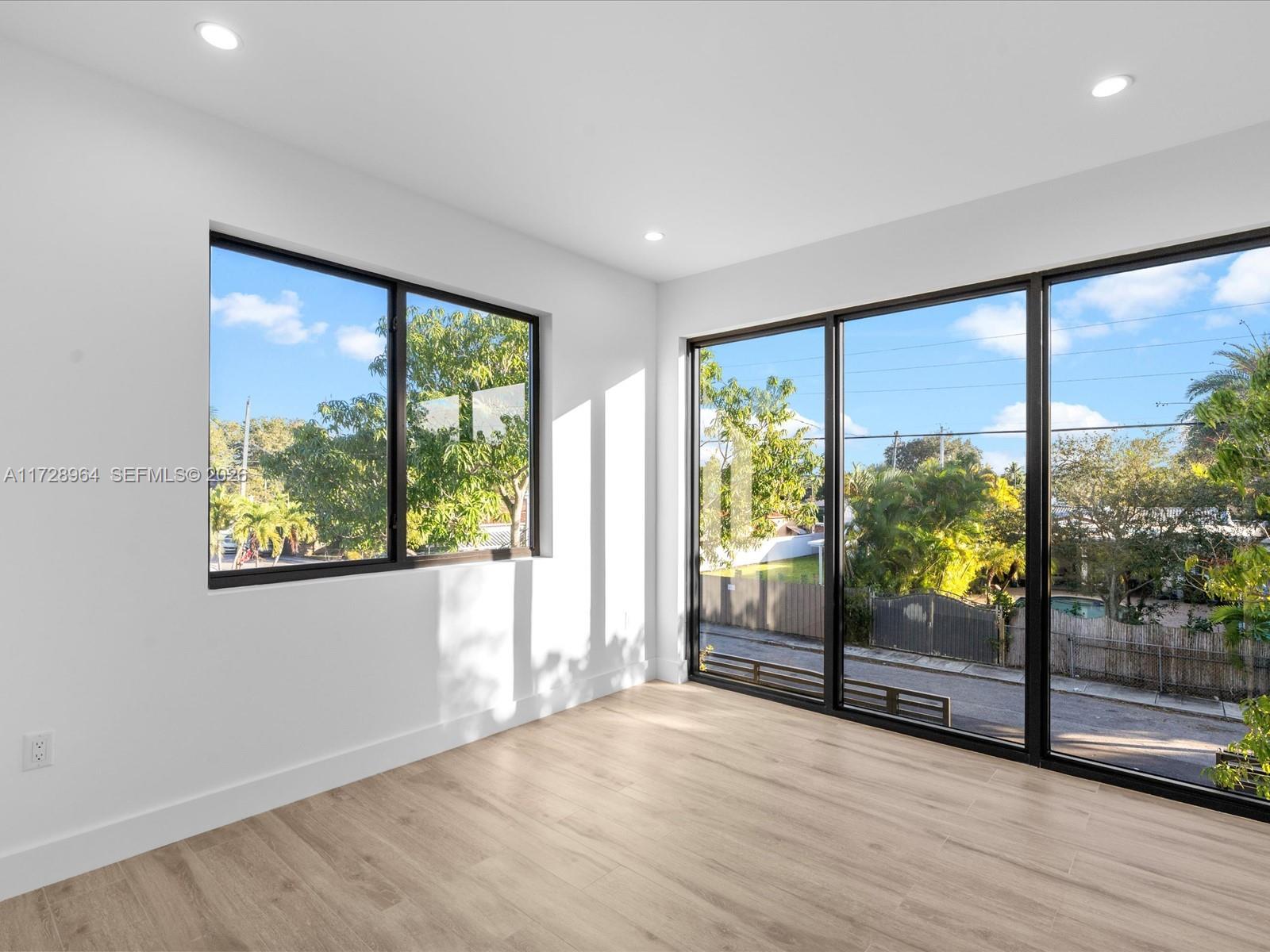 2285 SW 17th Ter Miami, FL 33145