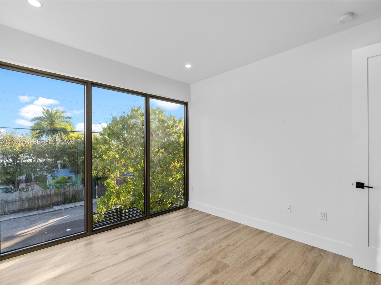 2285 SW 17th Ter Miami, FL 33145